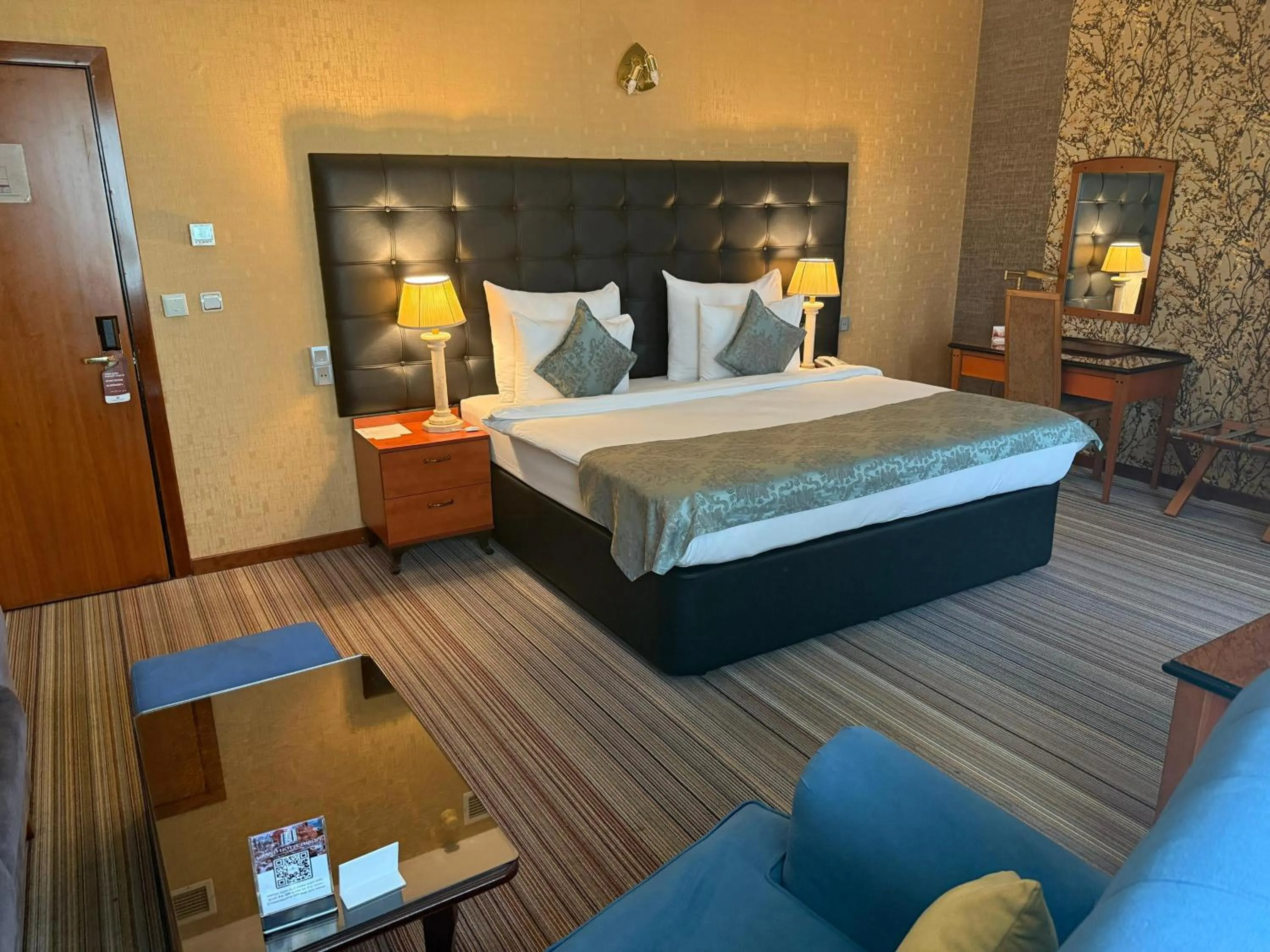 Seating area, Bed in Grand Hotel Europe