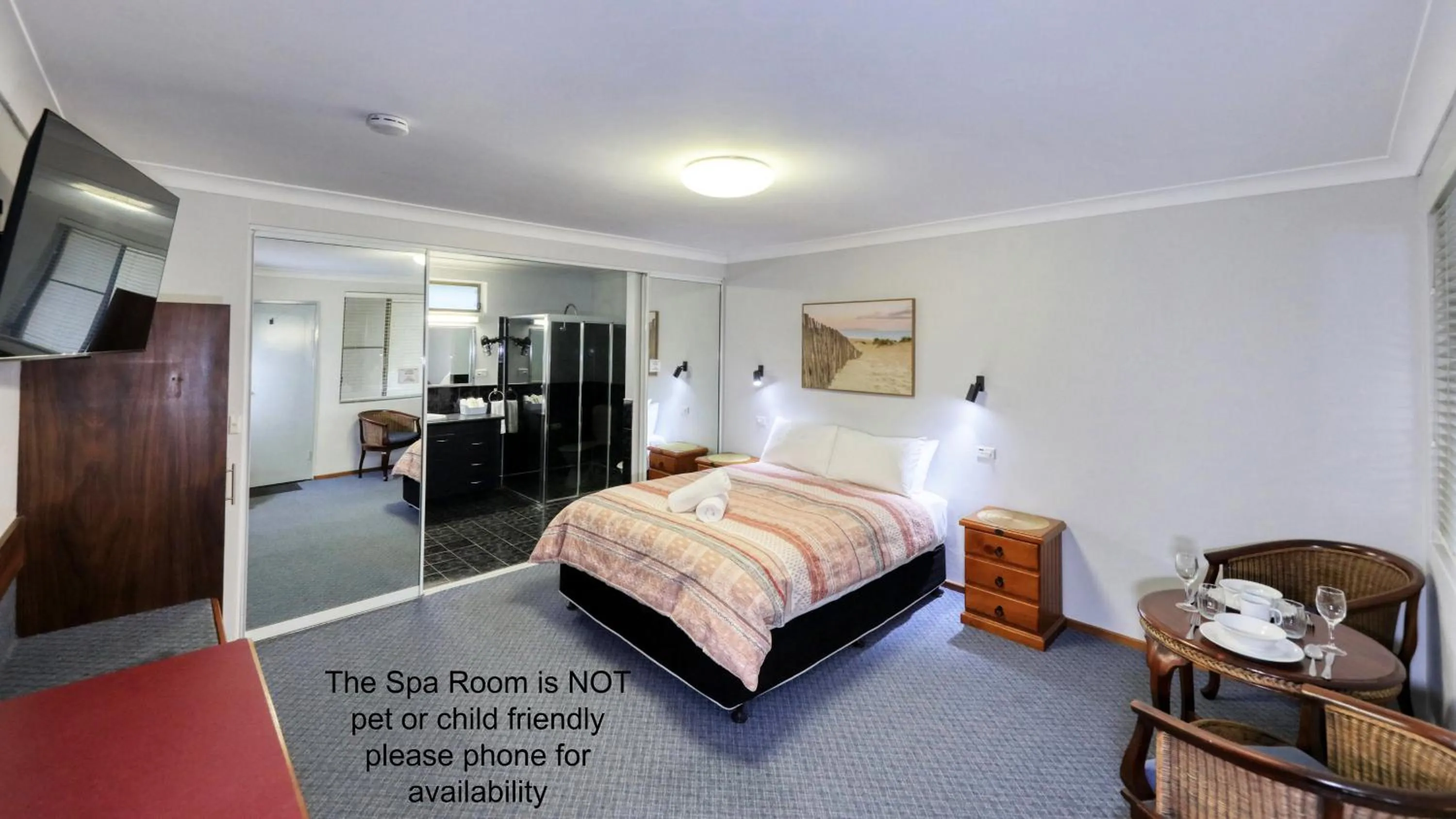 Photo of the whole room, Bed in Kempsey Powerhouse Motel