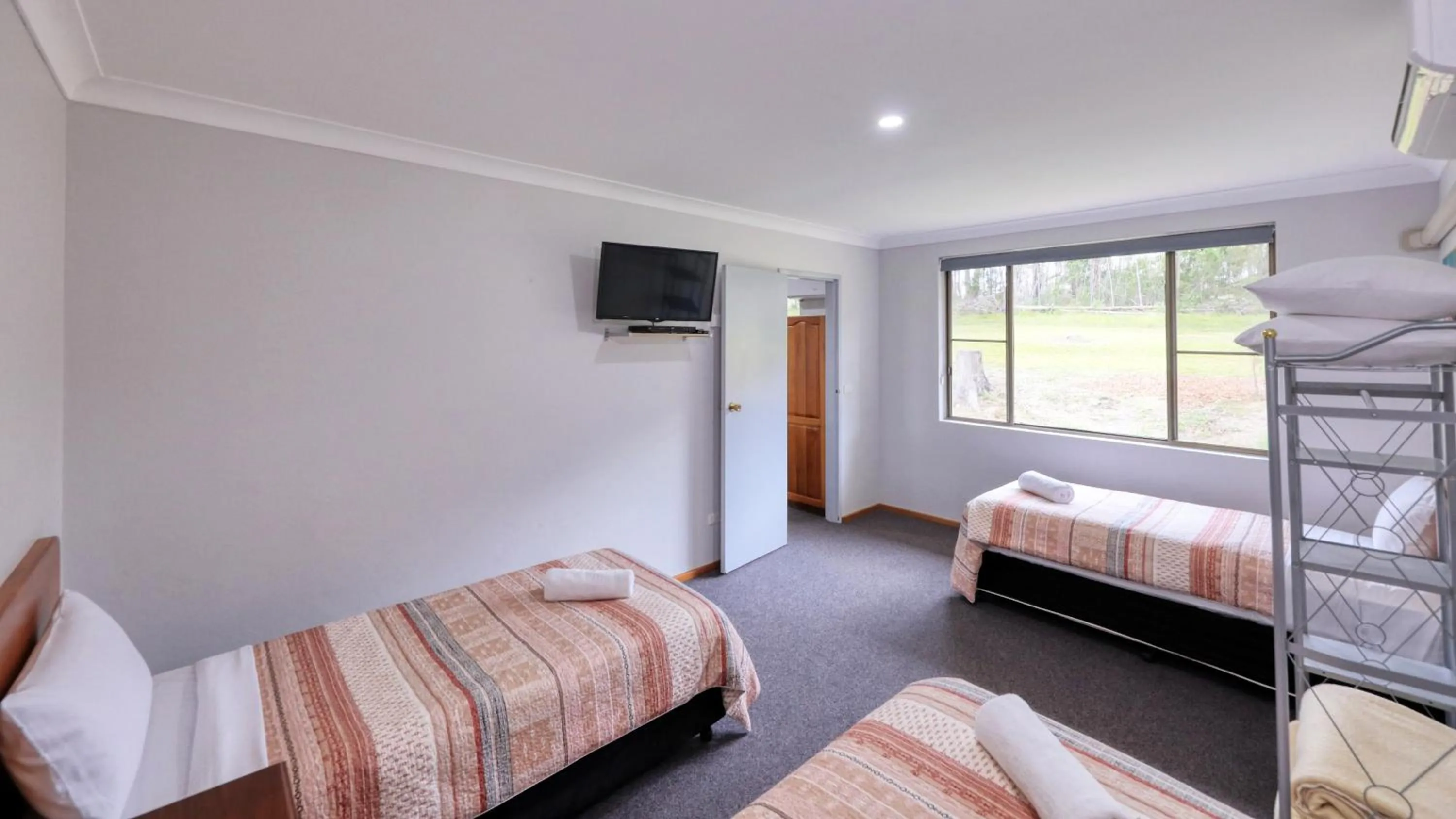 TV and multimedia, Bed in Kempsey Powerhouse Motel