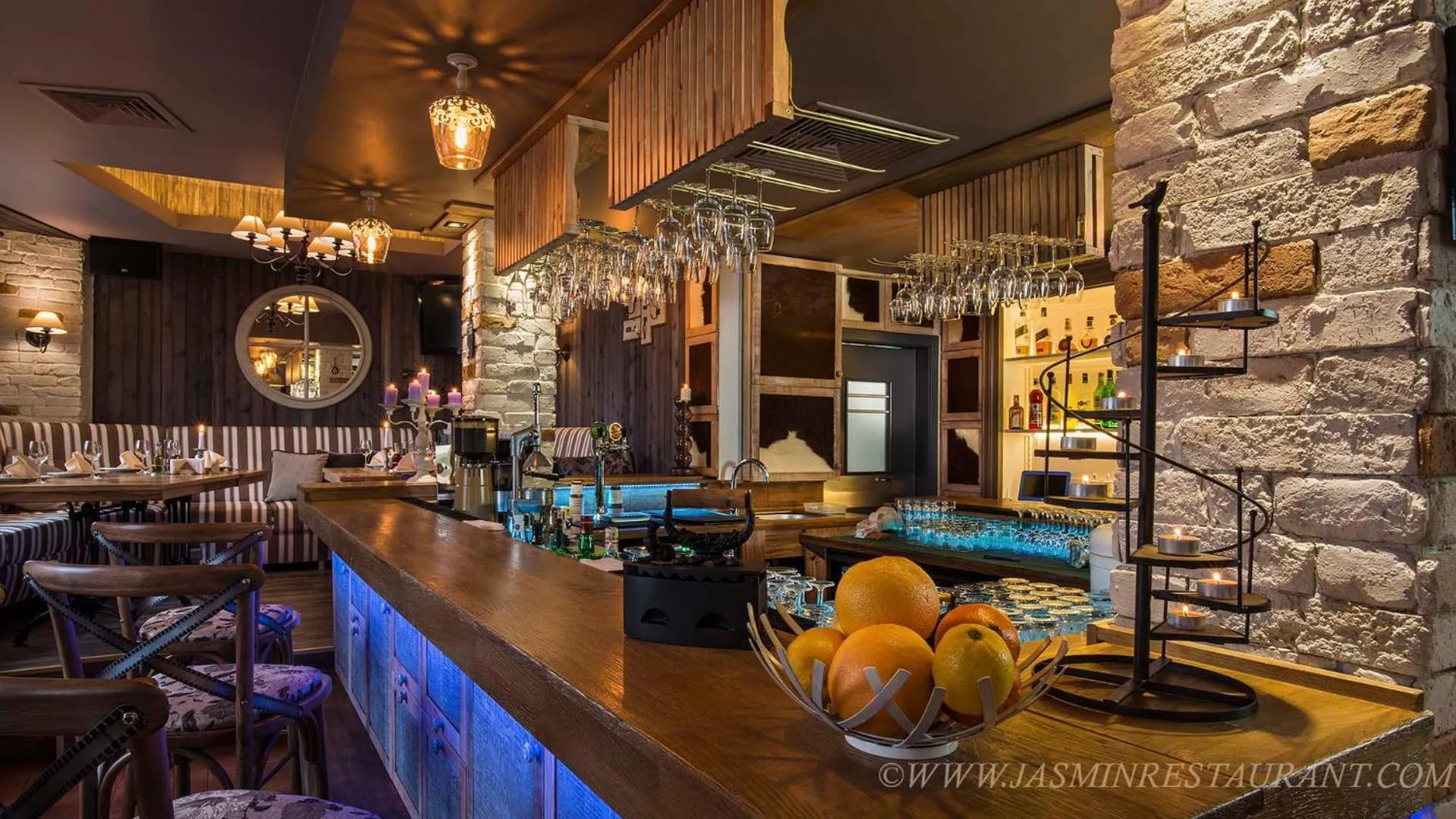 Text overlay in Jasmin Hotel