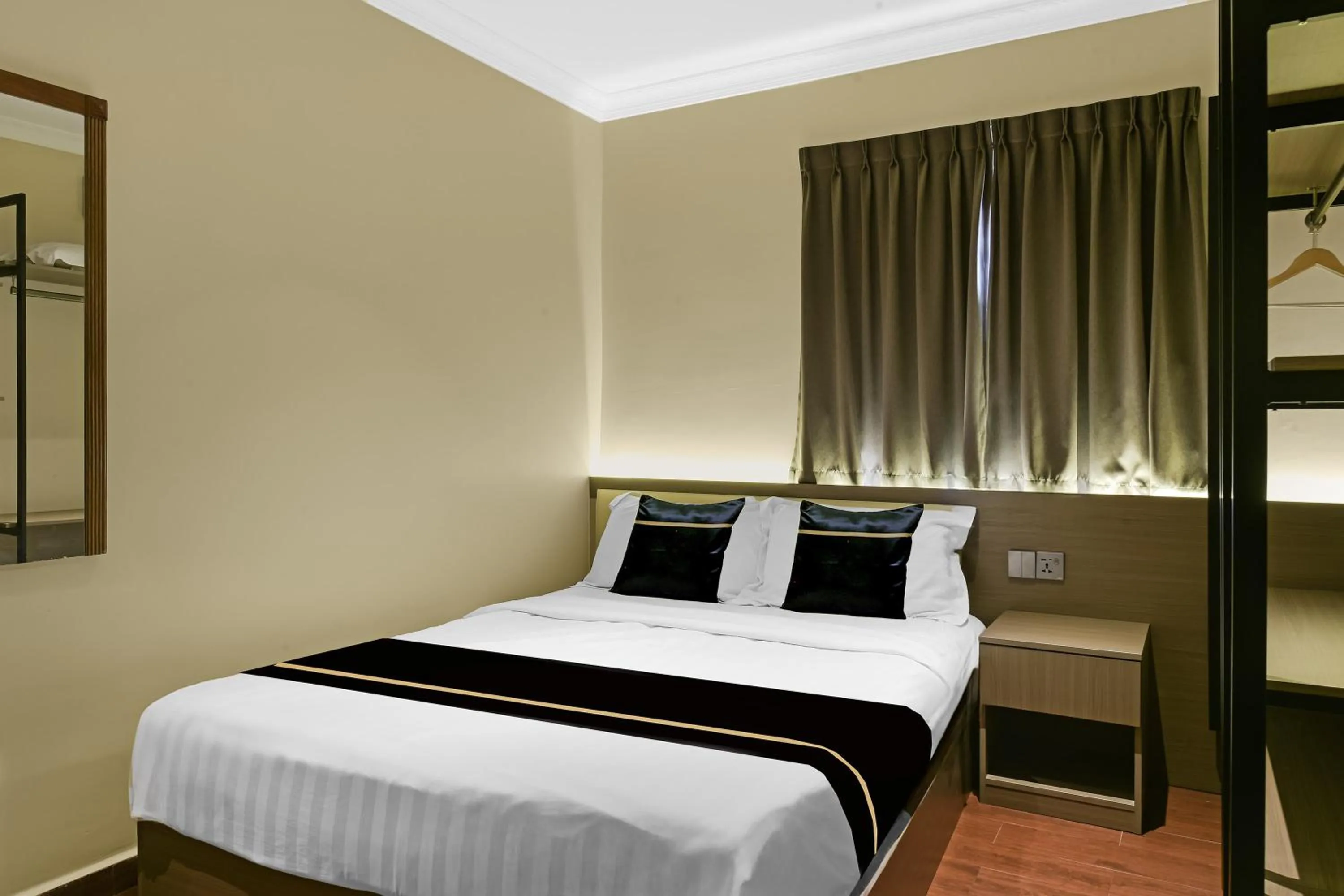 Bedroom, Bed in Collection O GHC Near Penang Street Art Formerly Queen City Hotel