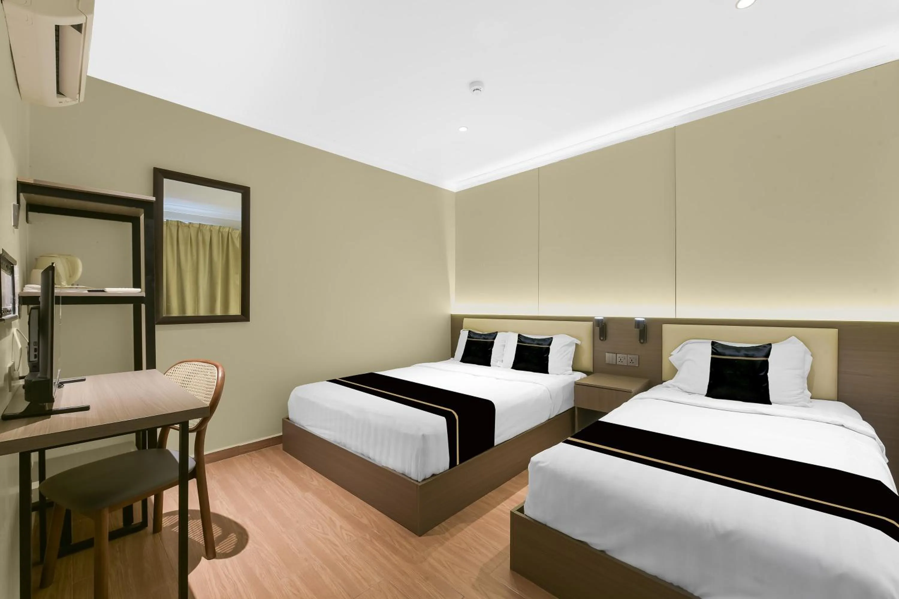 Bedroom, Bed in Collection O GHC Near Penang Street Art Formerly Queen City Hotel