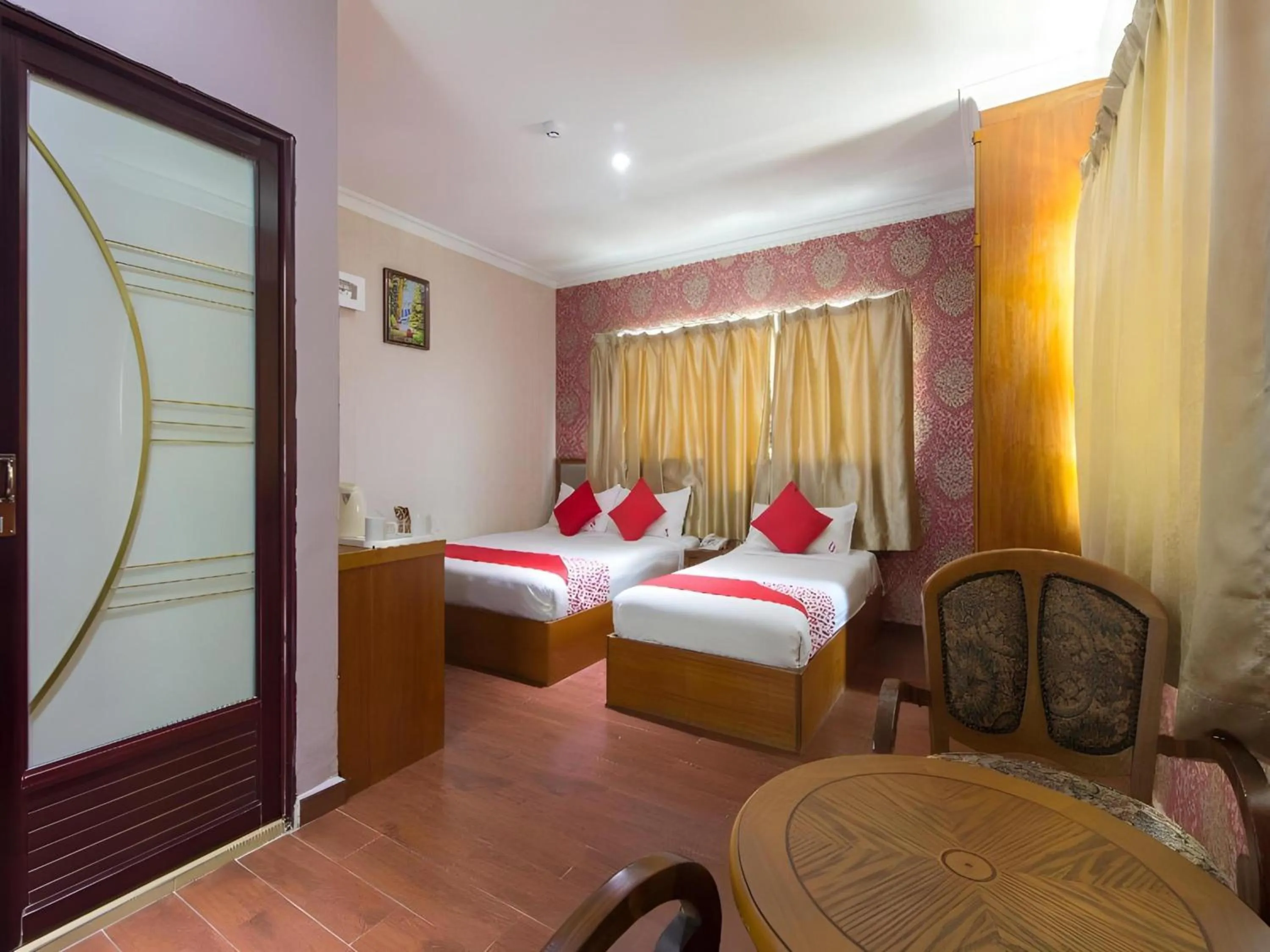 Superior Suite in Super OYO 998 Queen City Hotel