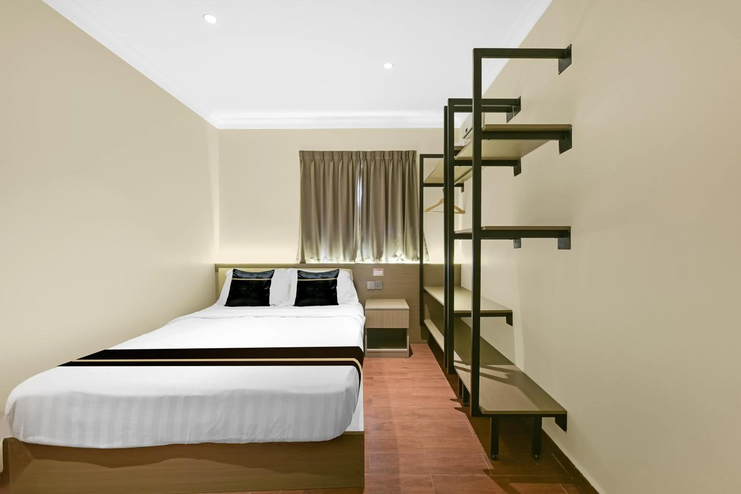 Bedroom, Bed in Collection O GHC Near Penang Street Art Formerly Queen City Hotel