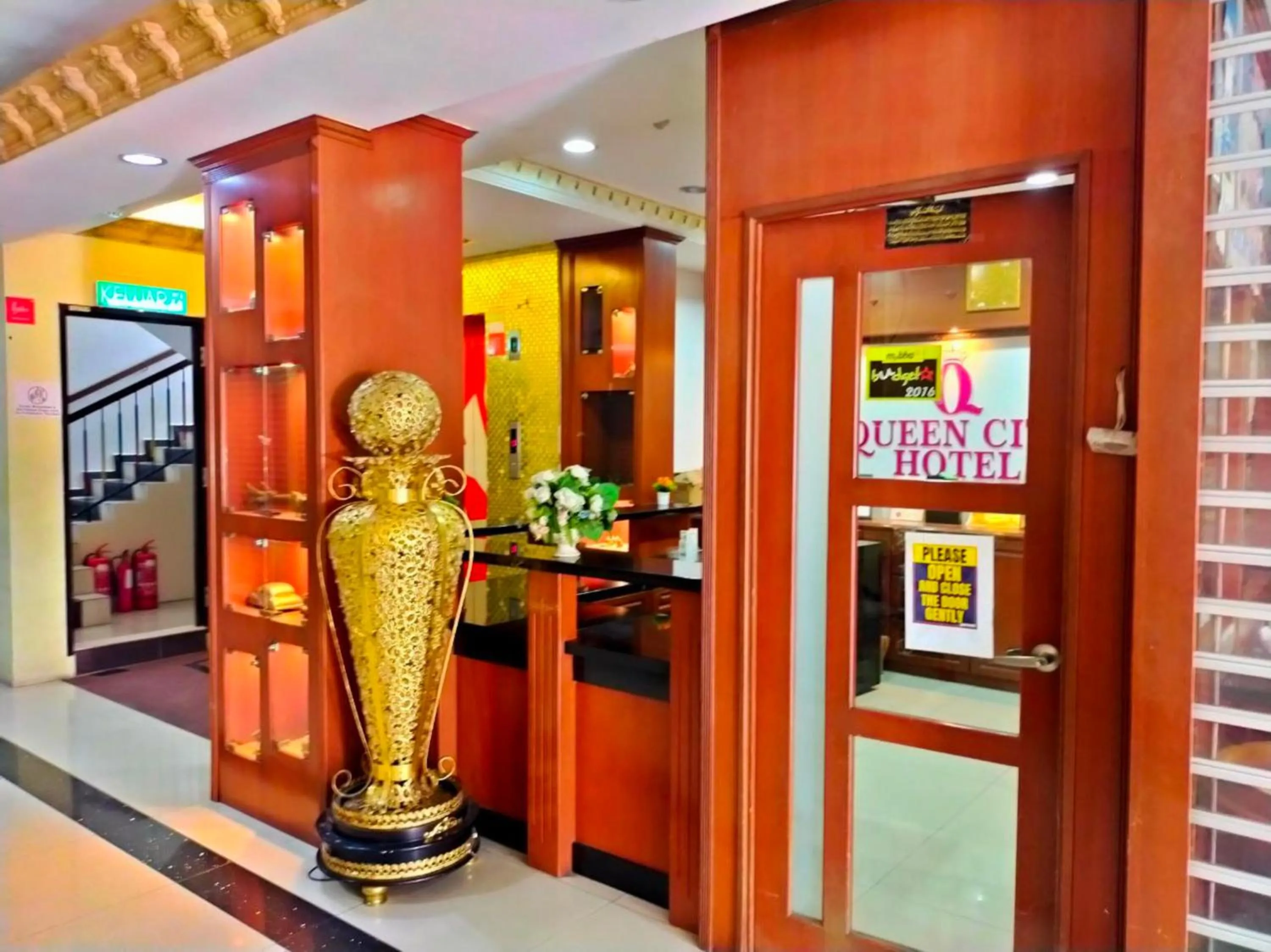 Lobby or reception in Hotel O GHC Near Penang Street Art Formerly Queen City Hotel