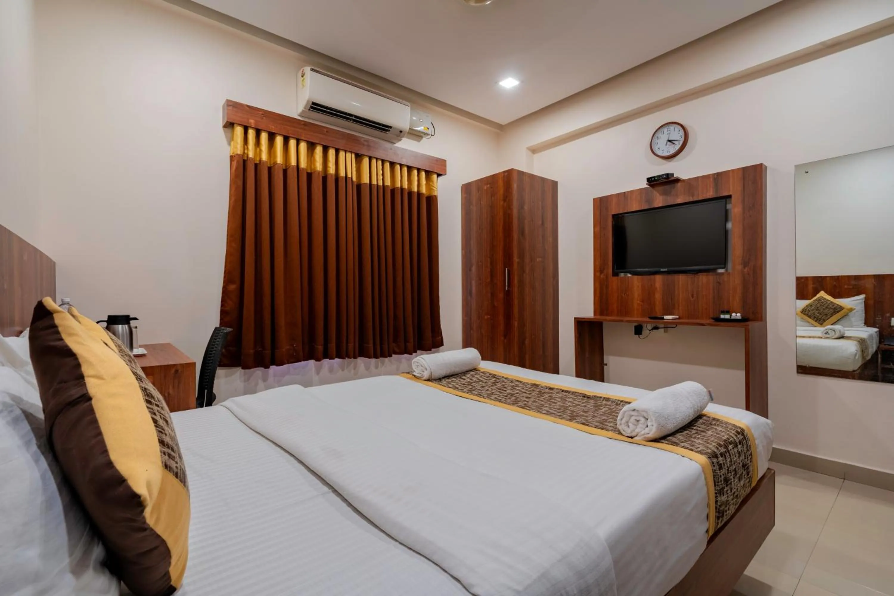 Communal lounge/ TV room, Bed in Prime Palace Hotel - MG Road