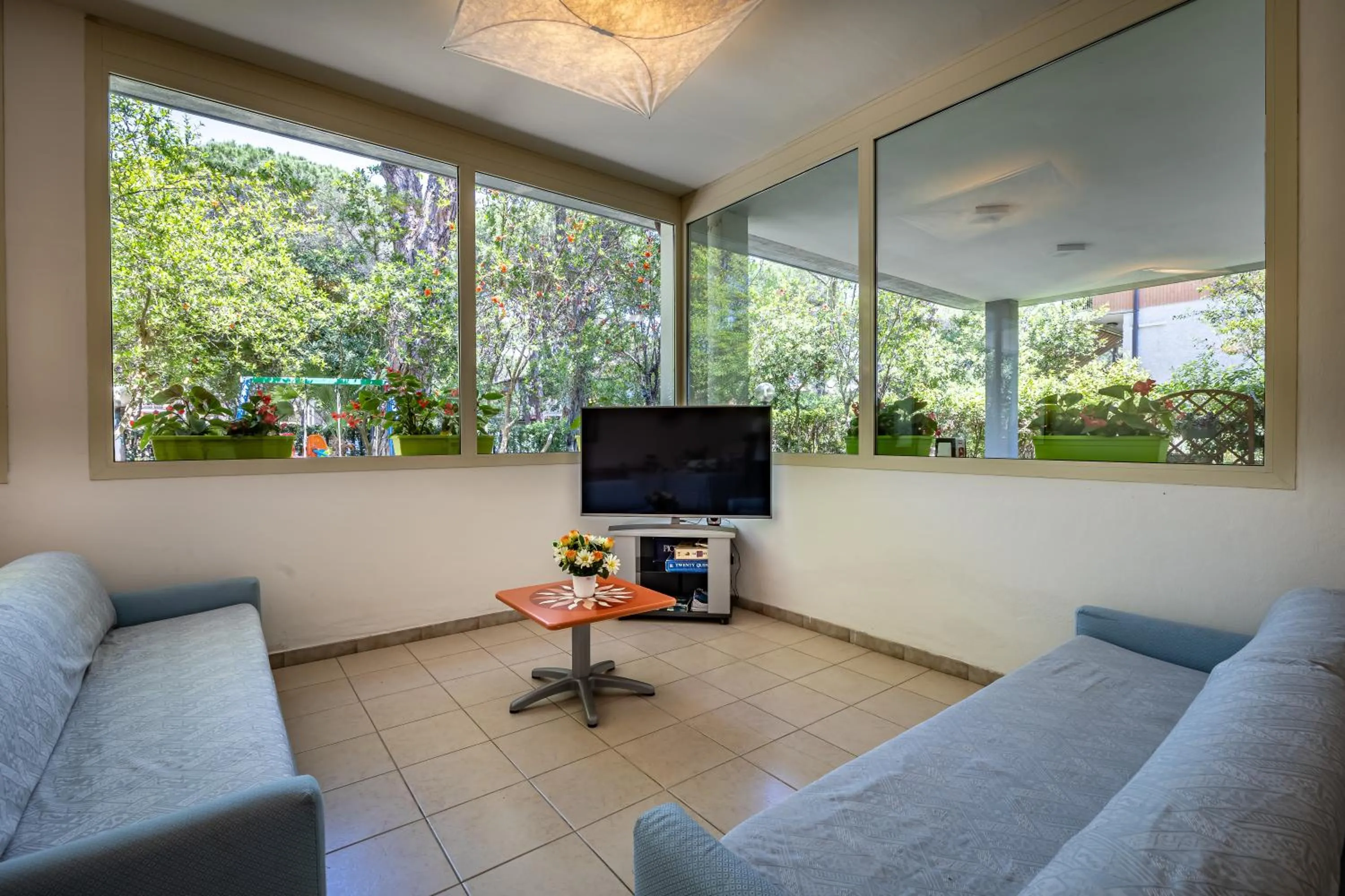 Communal lounge/ TV room in Mareblù - Tuscany Green Aparthotel