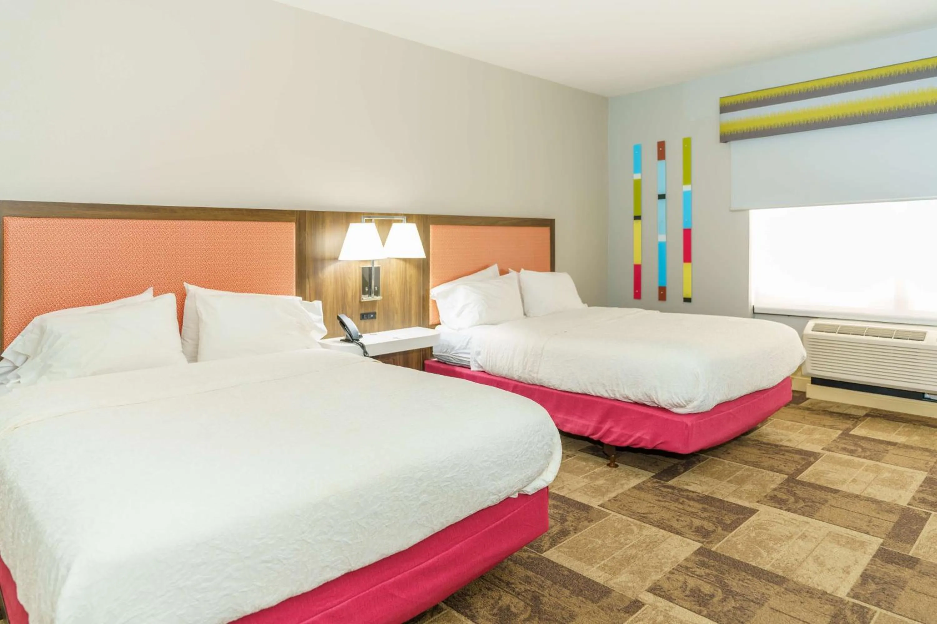 Bed in Hampton Inn Garden City