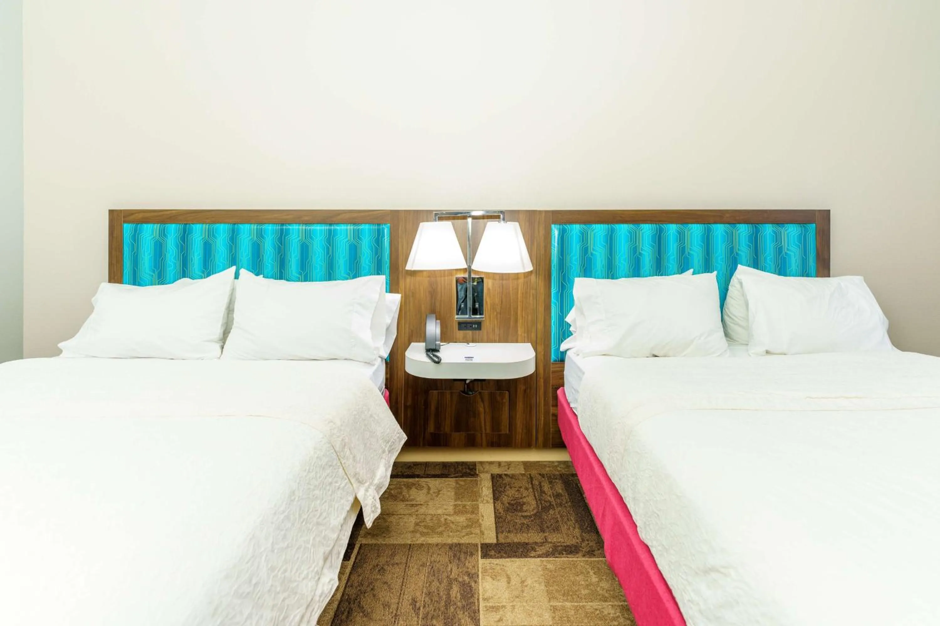 Bed in Hampton Inn Garden City