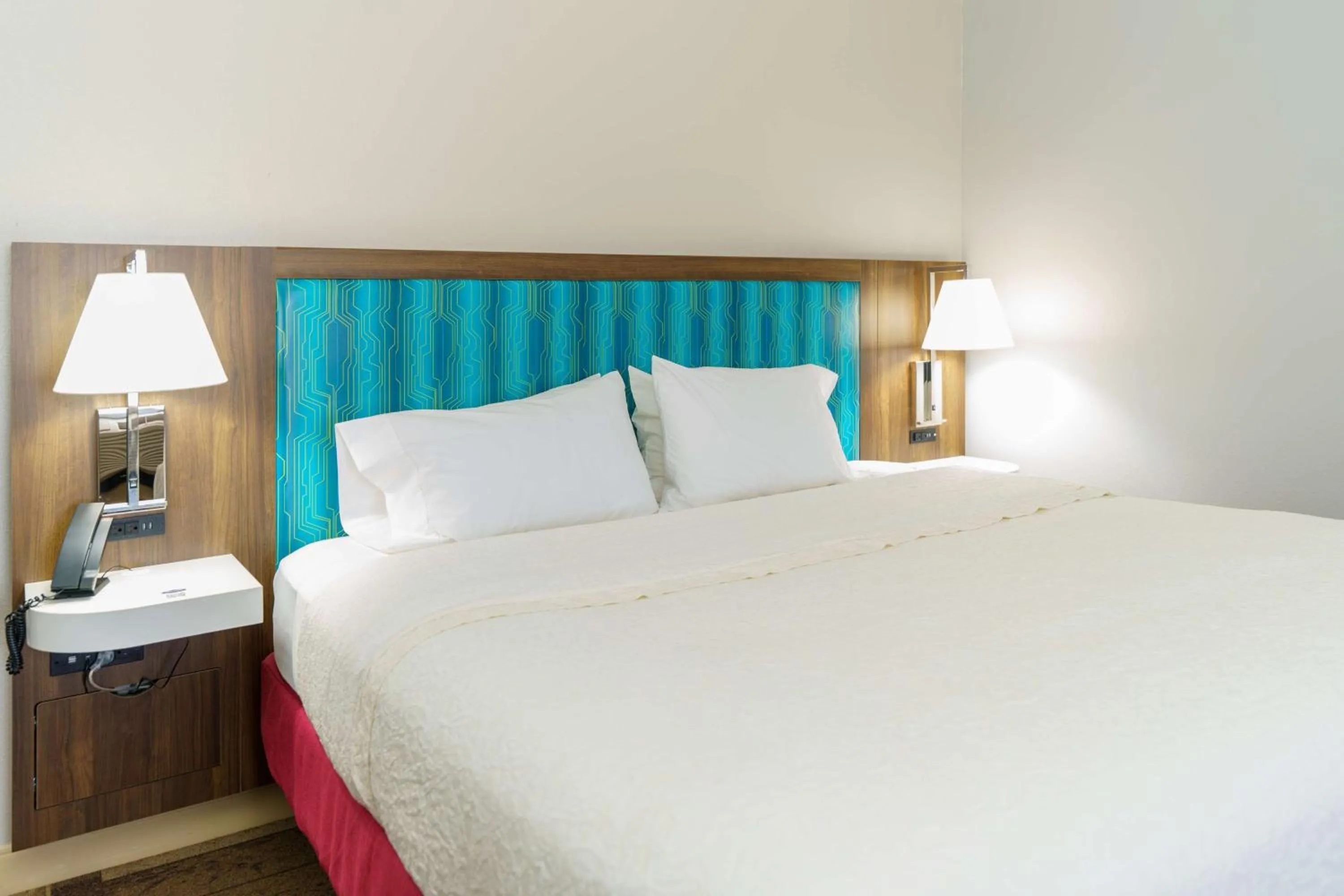 Bed in Hampton Inn Garden City