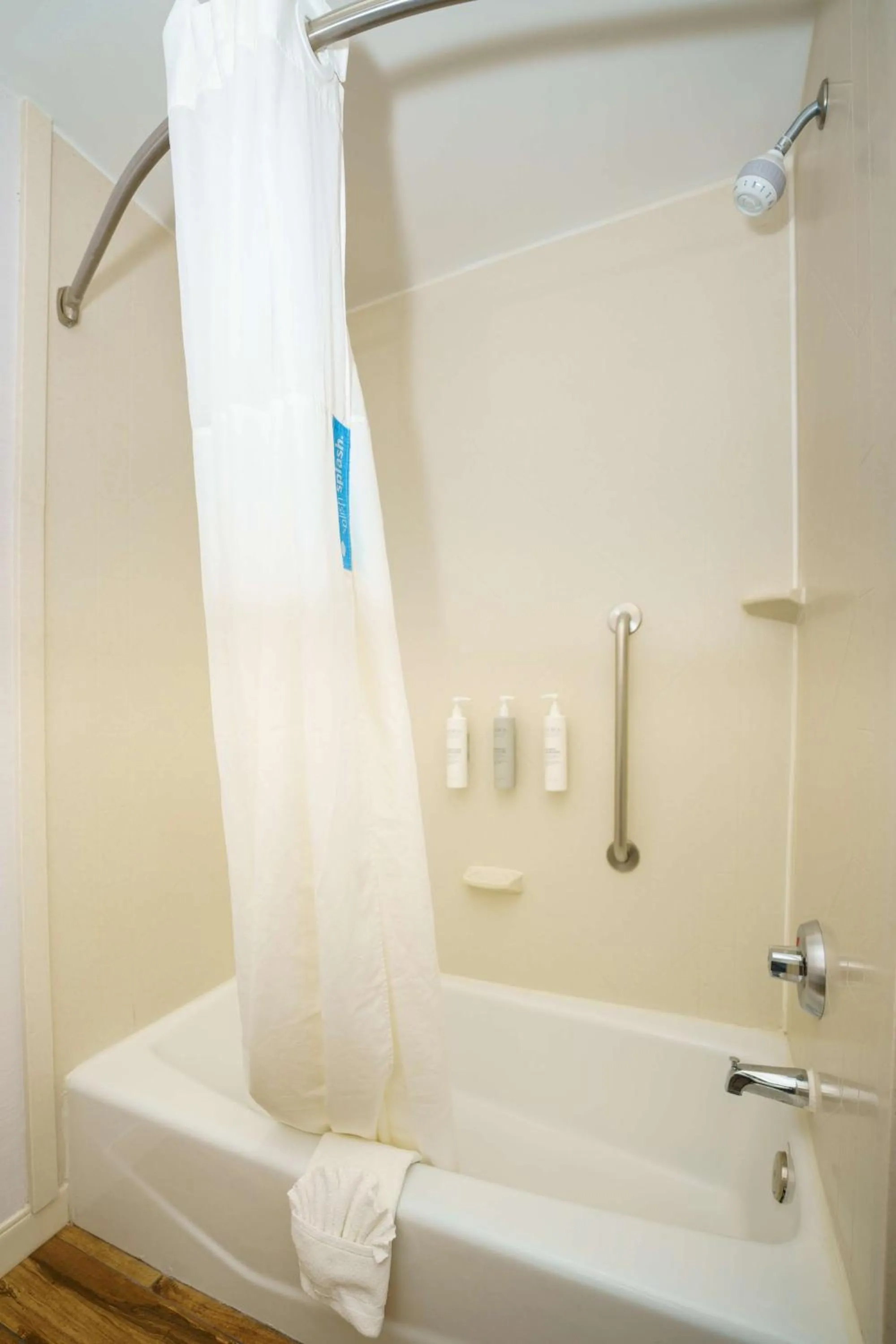 Bathroom in Hampton Inn Garden City