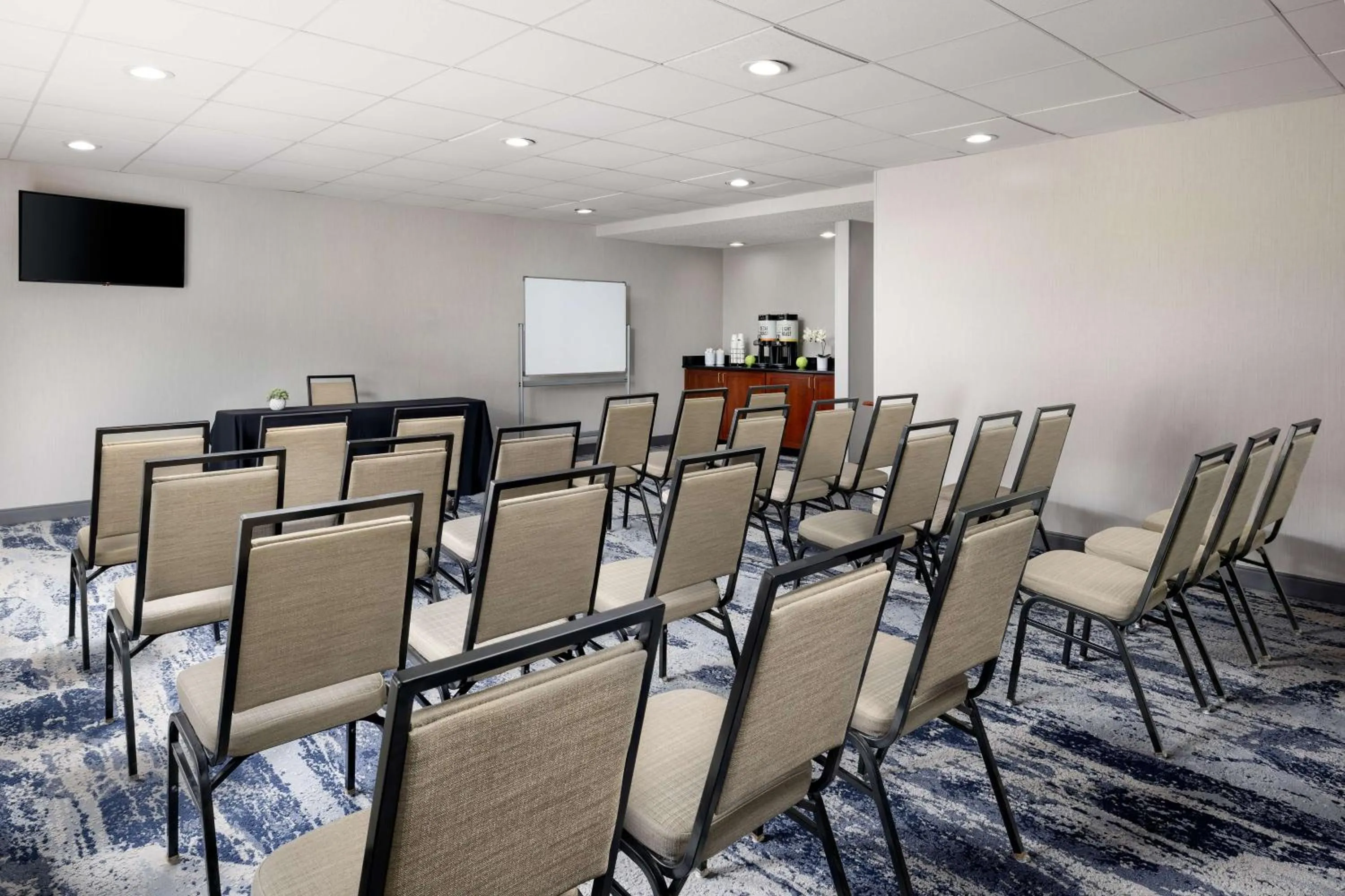 Meeting/conference room in Hampton Inn Long Island/Islandia