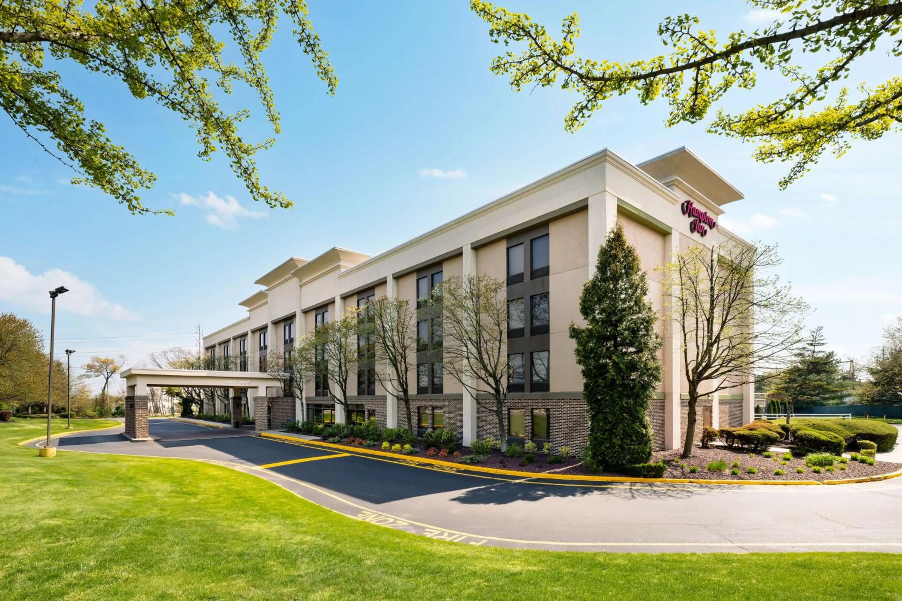 Property building in Hampton Inn Long Island/Islandia
