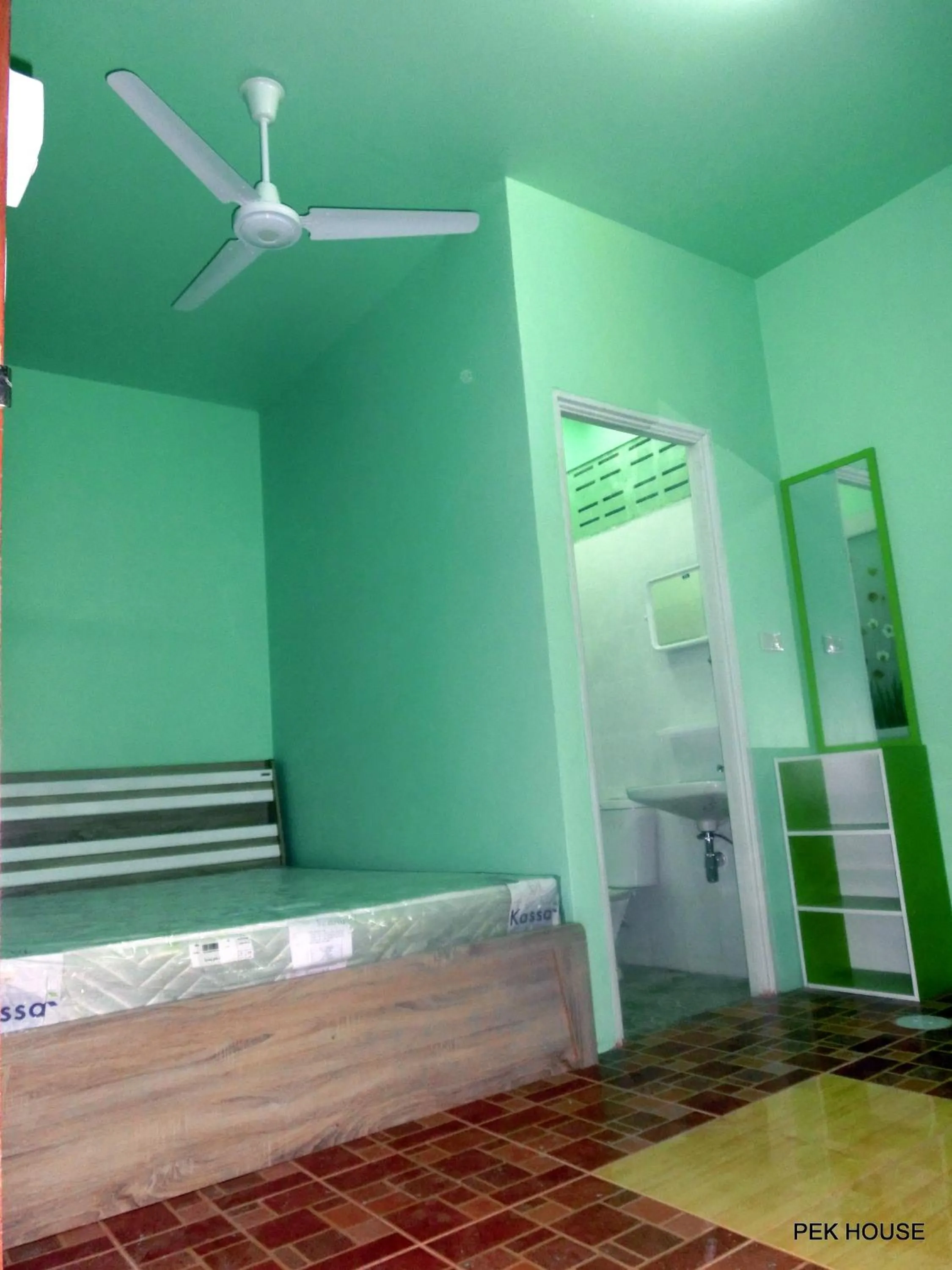 Photo of the whole room in Pek House