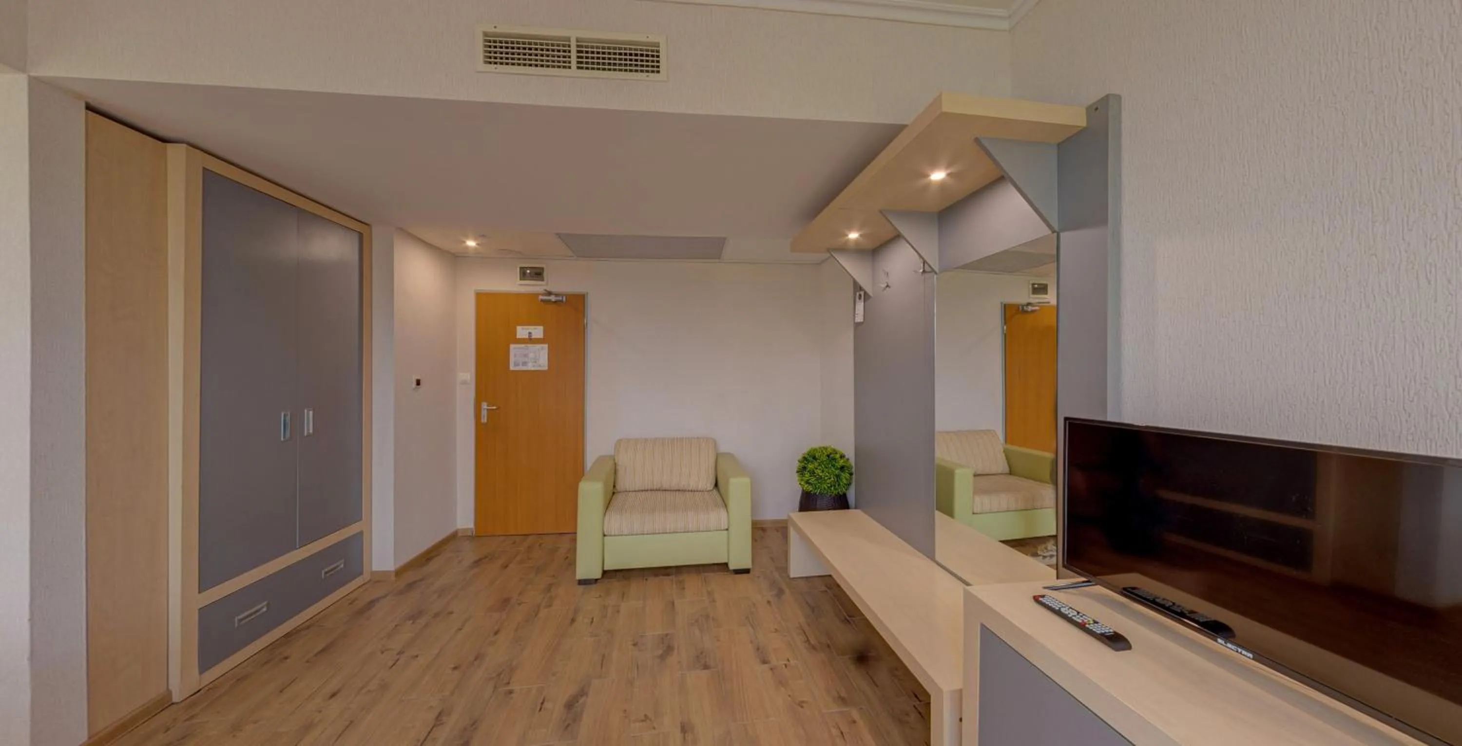 Communal lounge/ TV room in Sol Marina Palace Hotel - All Inclusive & Adults Only