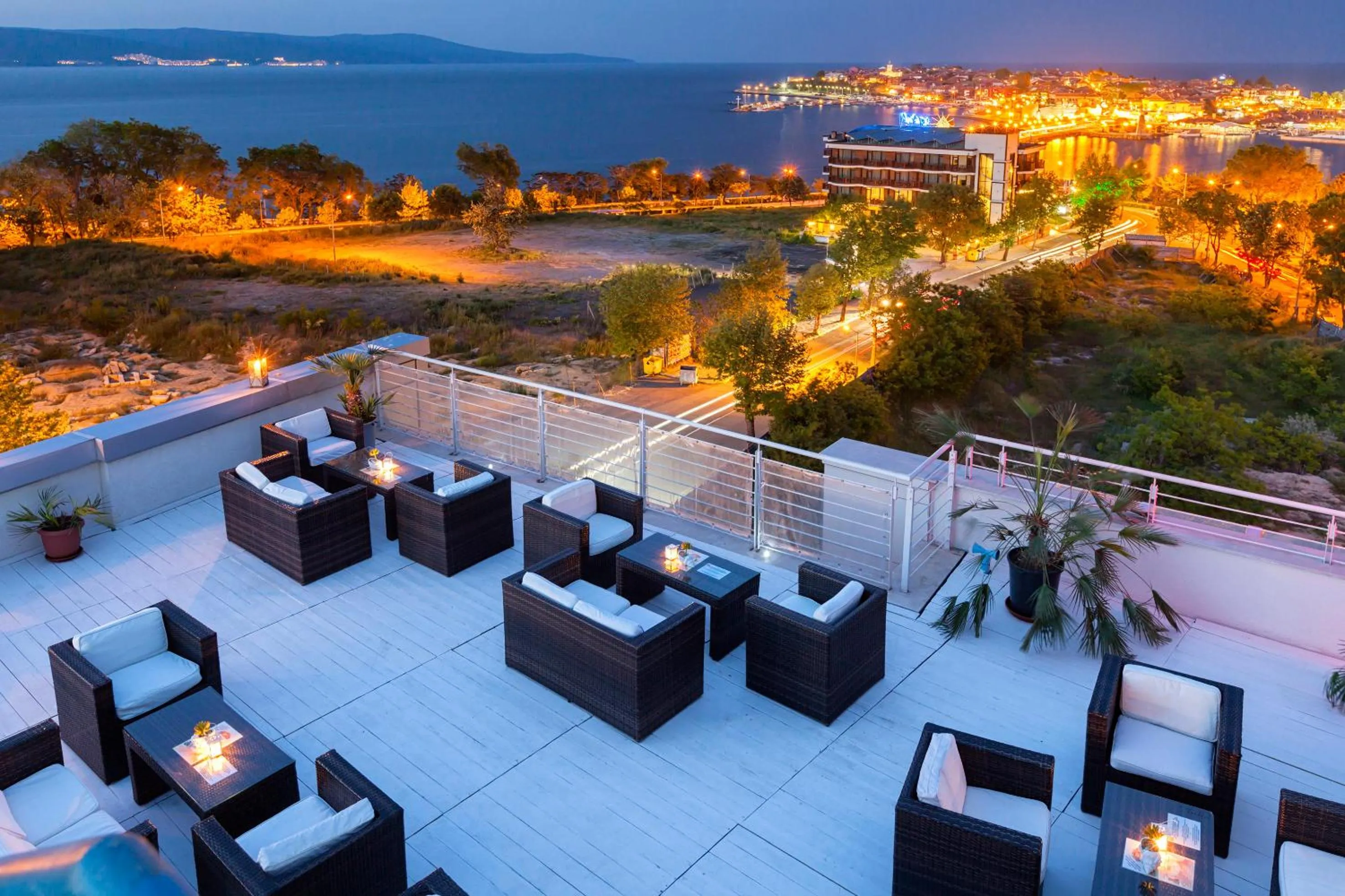 Lounge or bar in Hotel Marina Palace, Affiliated by Meliá