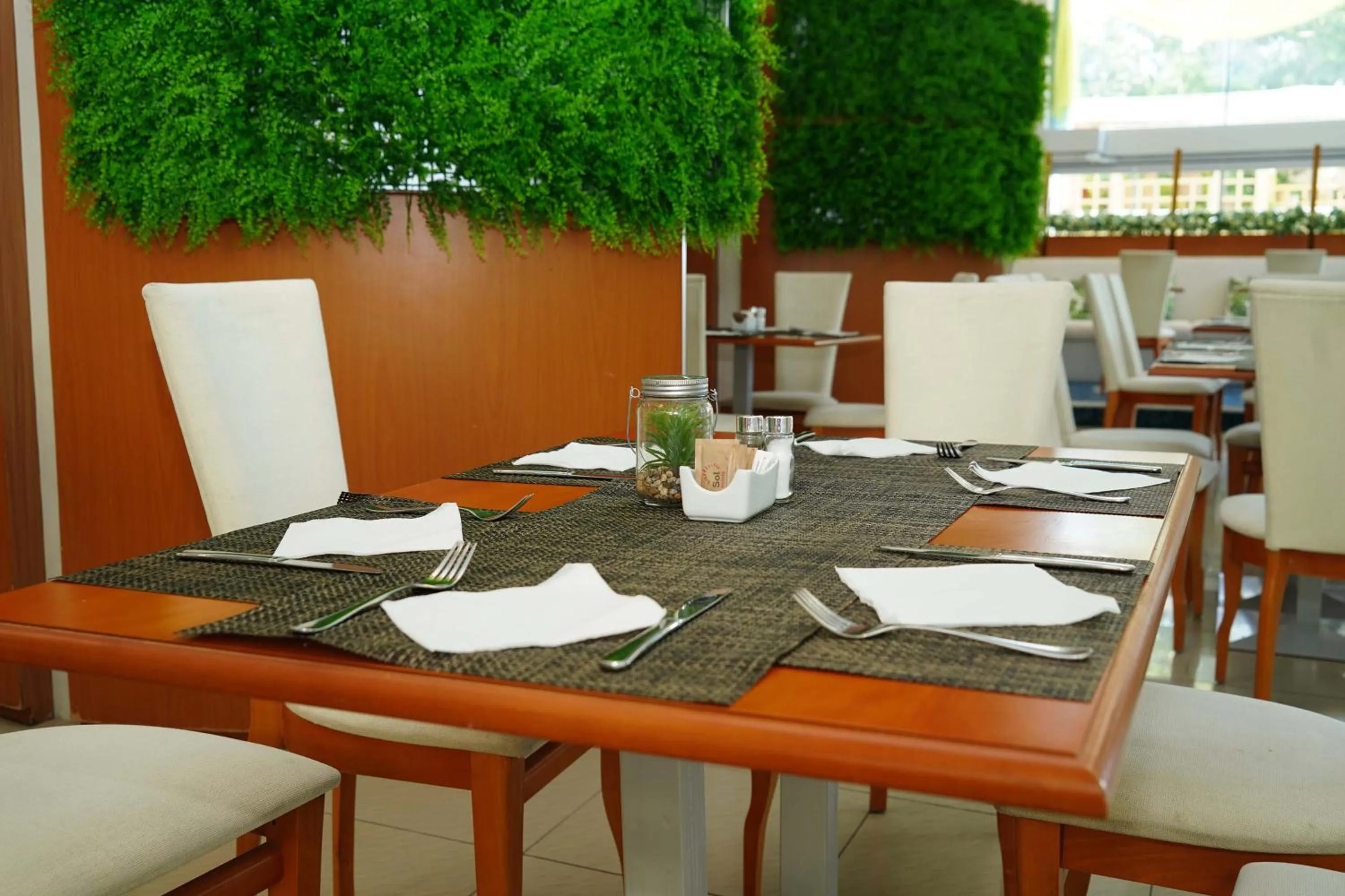 Restaurant/places to eat in Hotel Marina Palace, Affiliated by Meliá