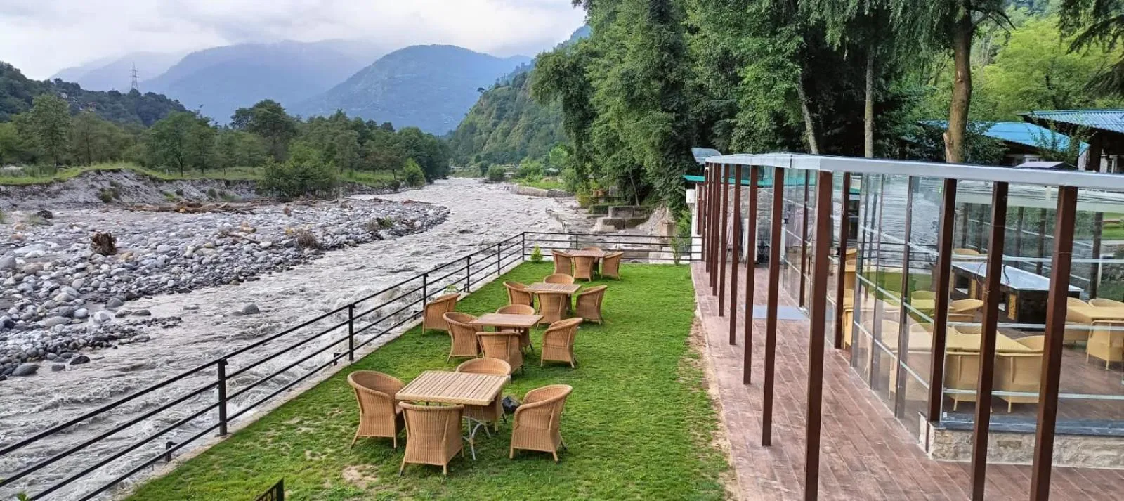 Restaurant/places to eat in Span Resort and Spa, Manali