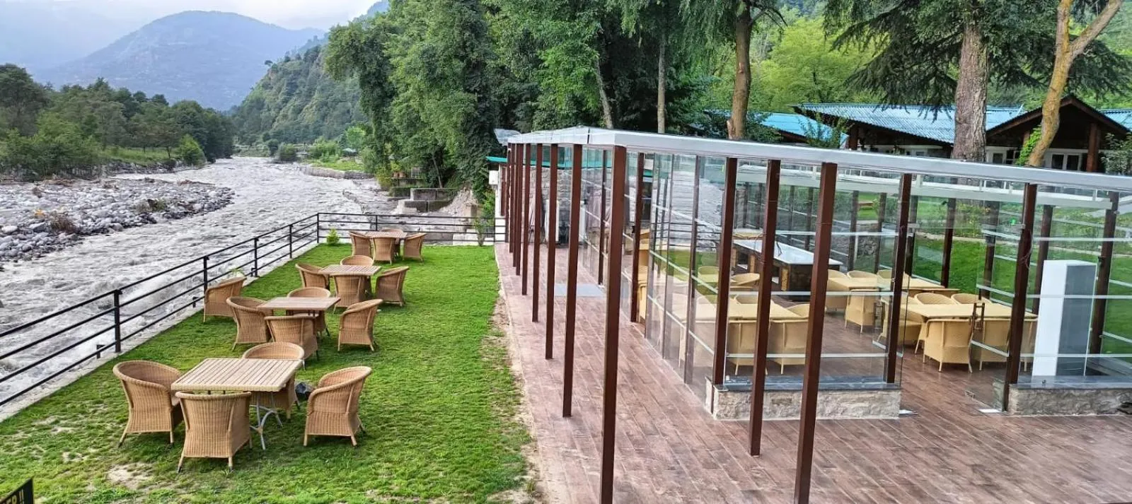 Restaurant/places to eat in Span Resort and Spa, Manali