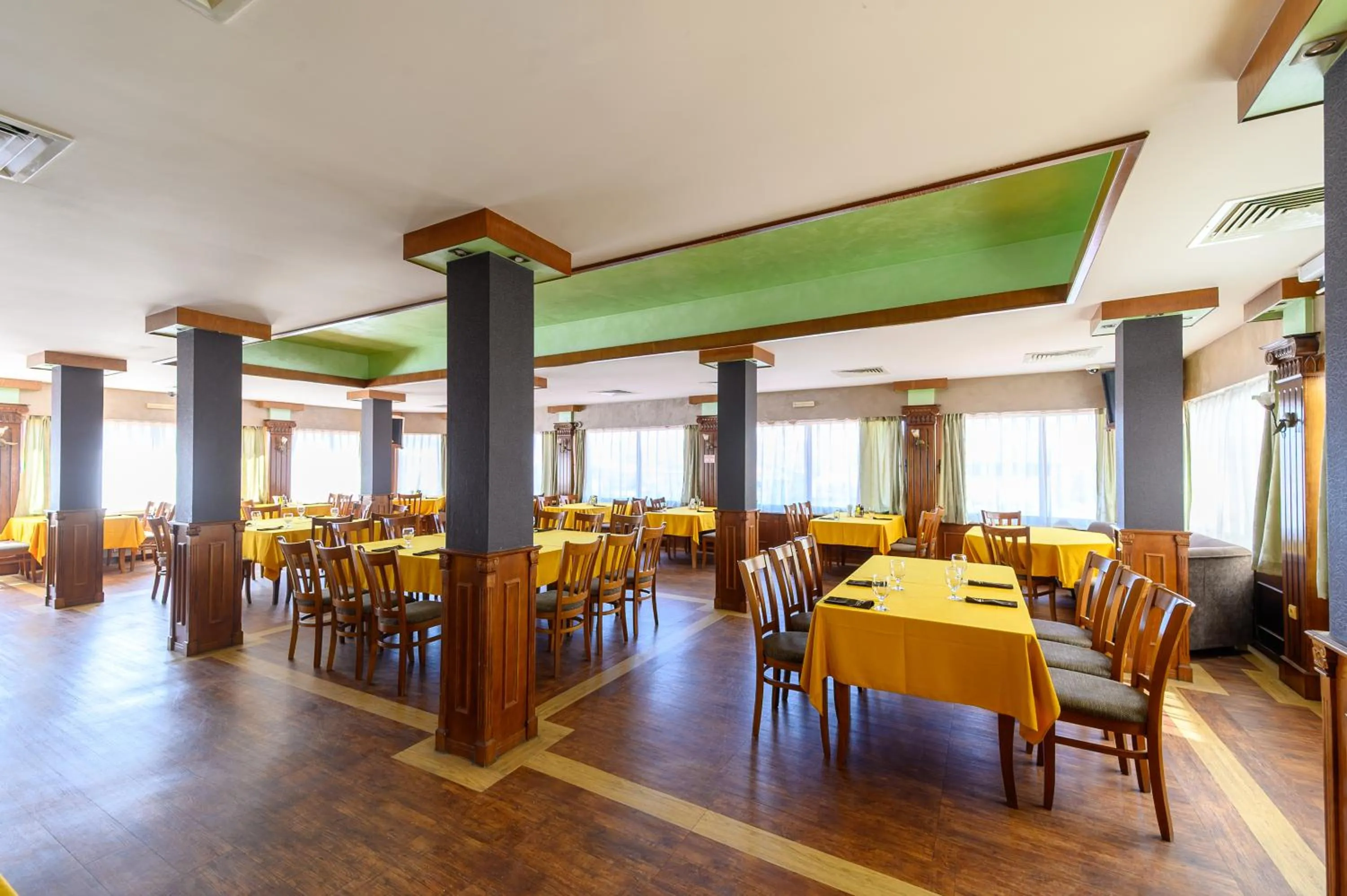 Restaurant/places to eat in Spa Hotel Ezeretz Blagoevgrad