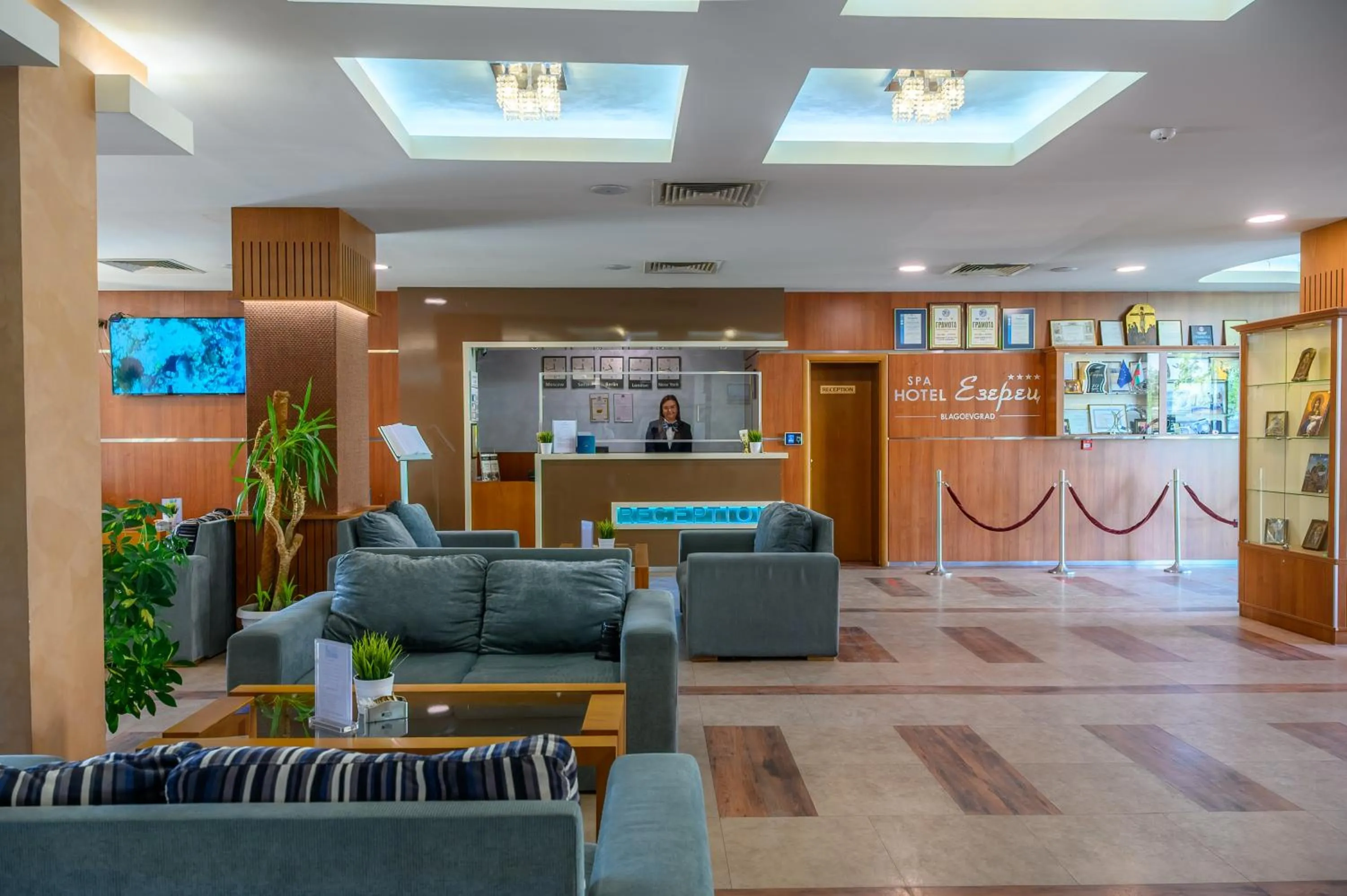Lobby or reception in Spa Hotel Ezeretz Blagoevgrad