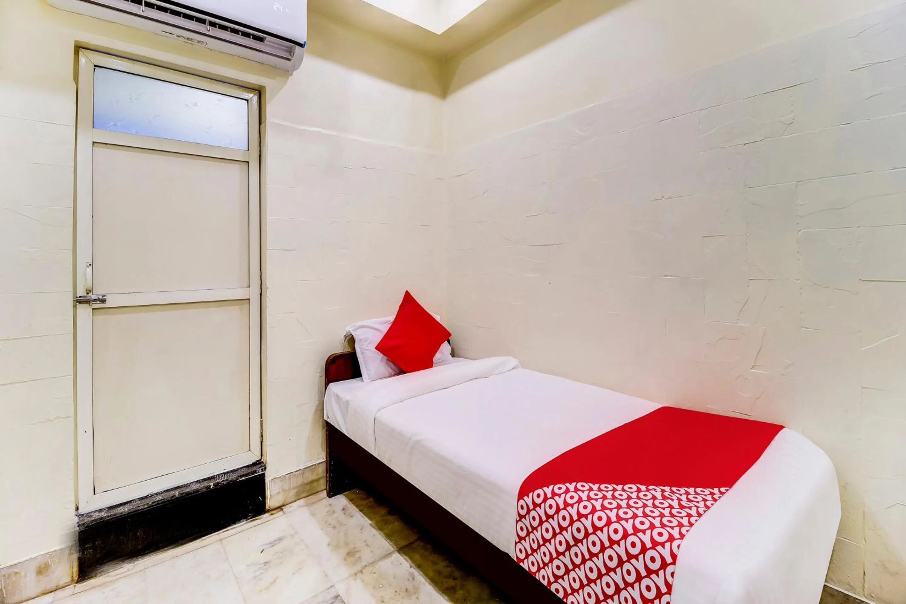 Bedroom, Bed in OYO Hotel Dreamland