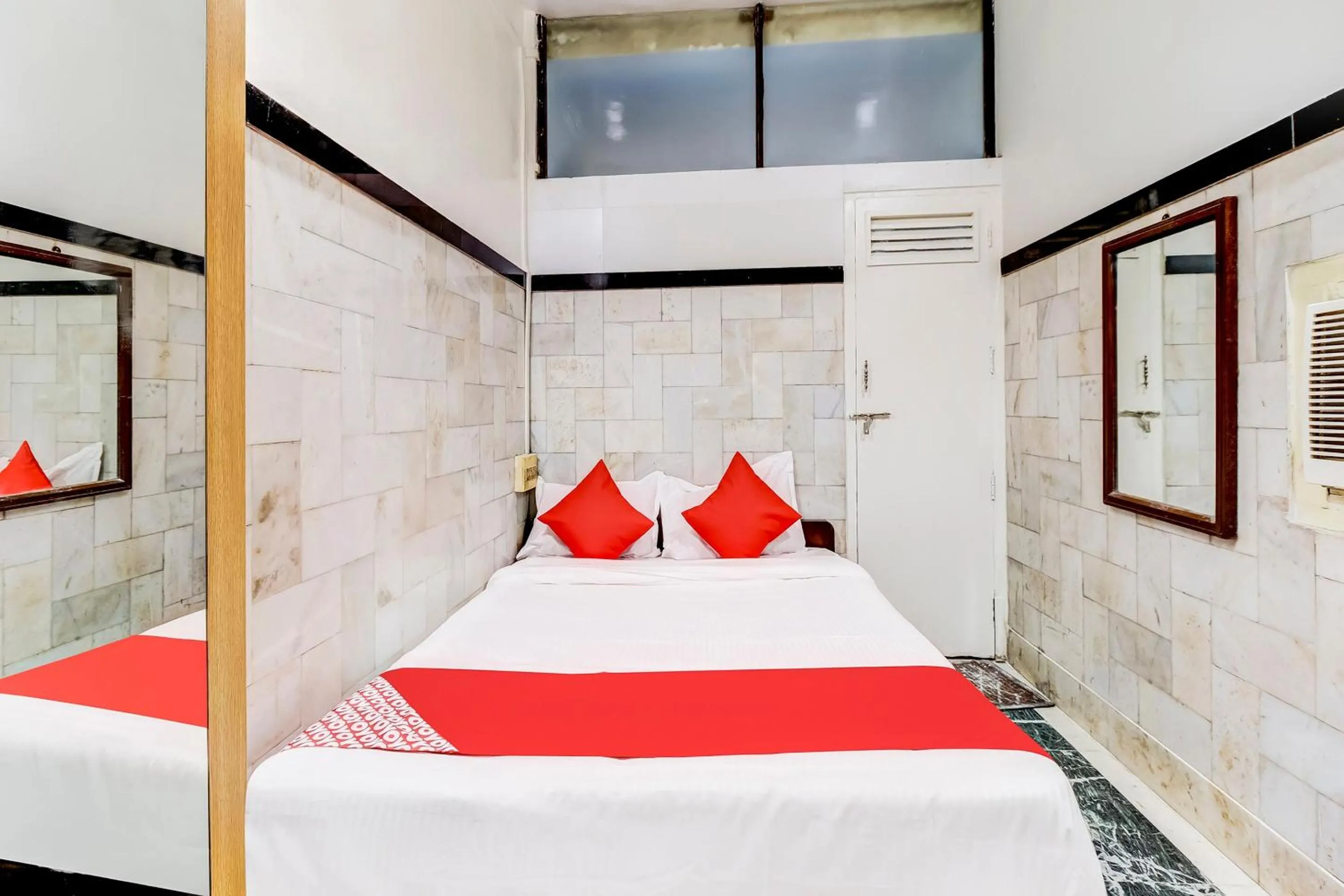 Bedroom, Bed in OYO Hotel Dreamland