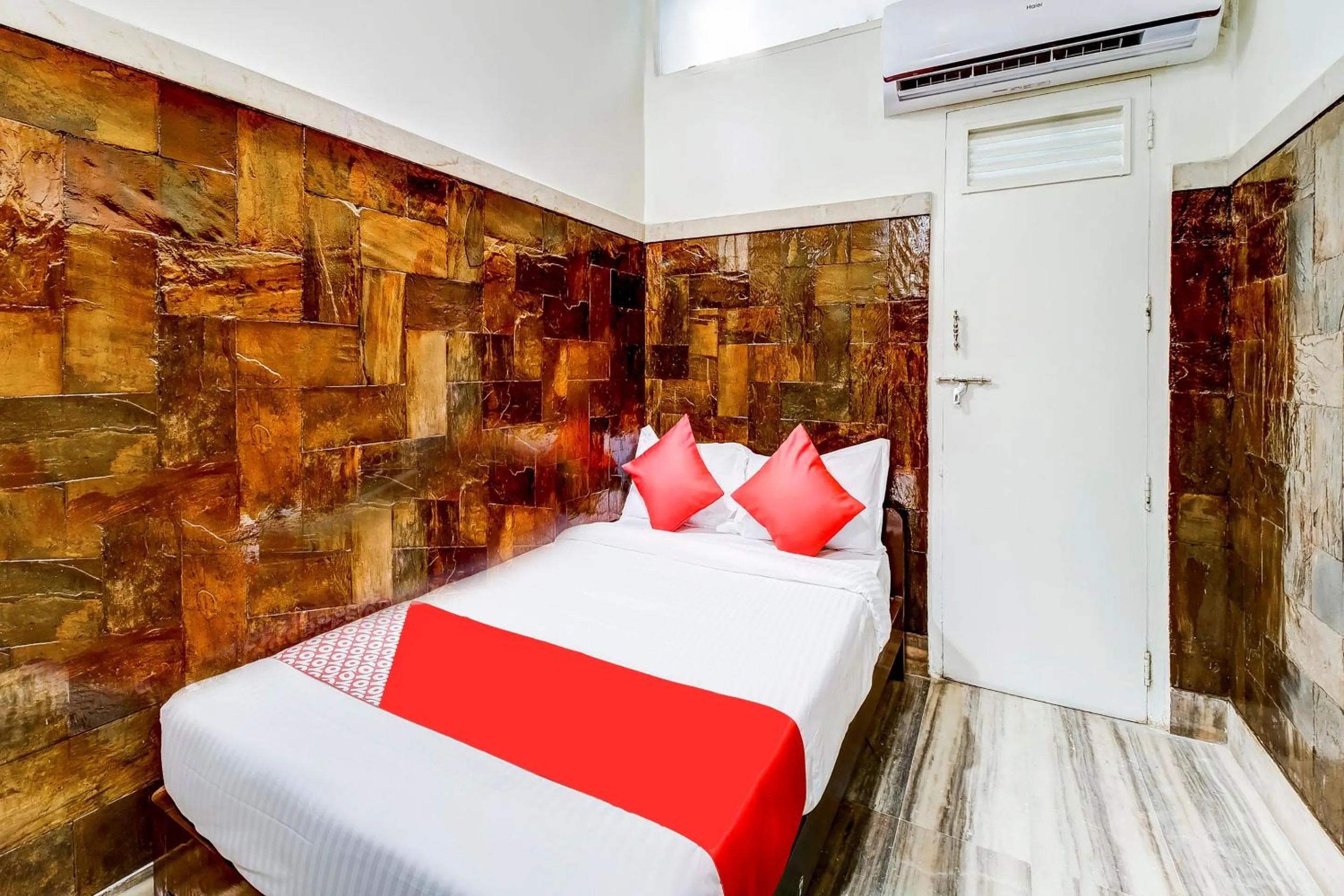 Bedroom, Bed in OYO Hotel Dreamland