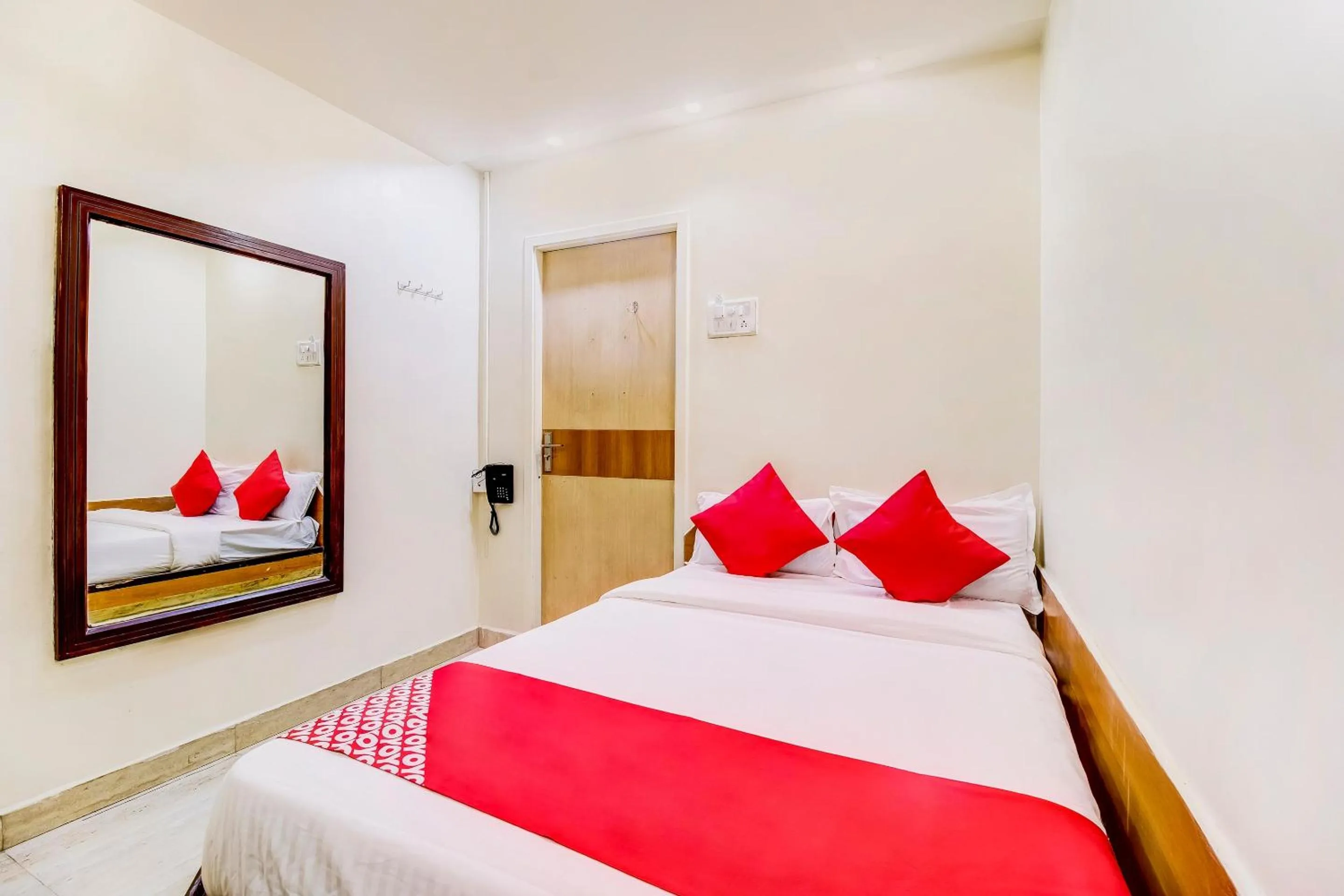 Bedroom, Bed in OYO Hotel Dreamland