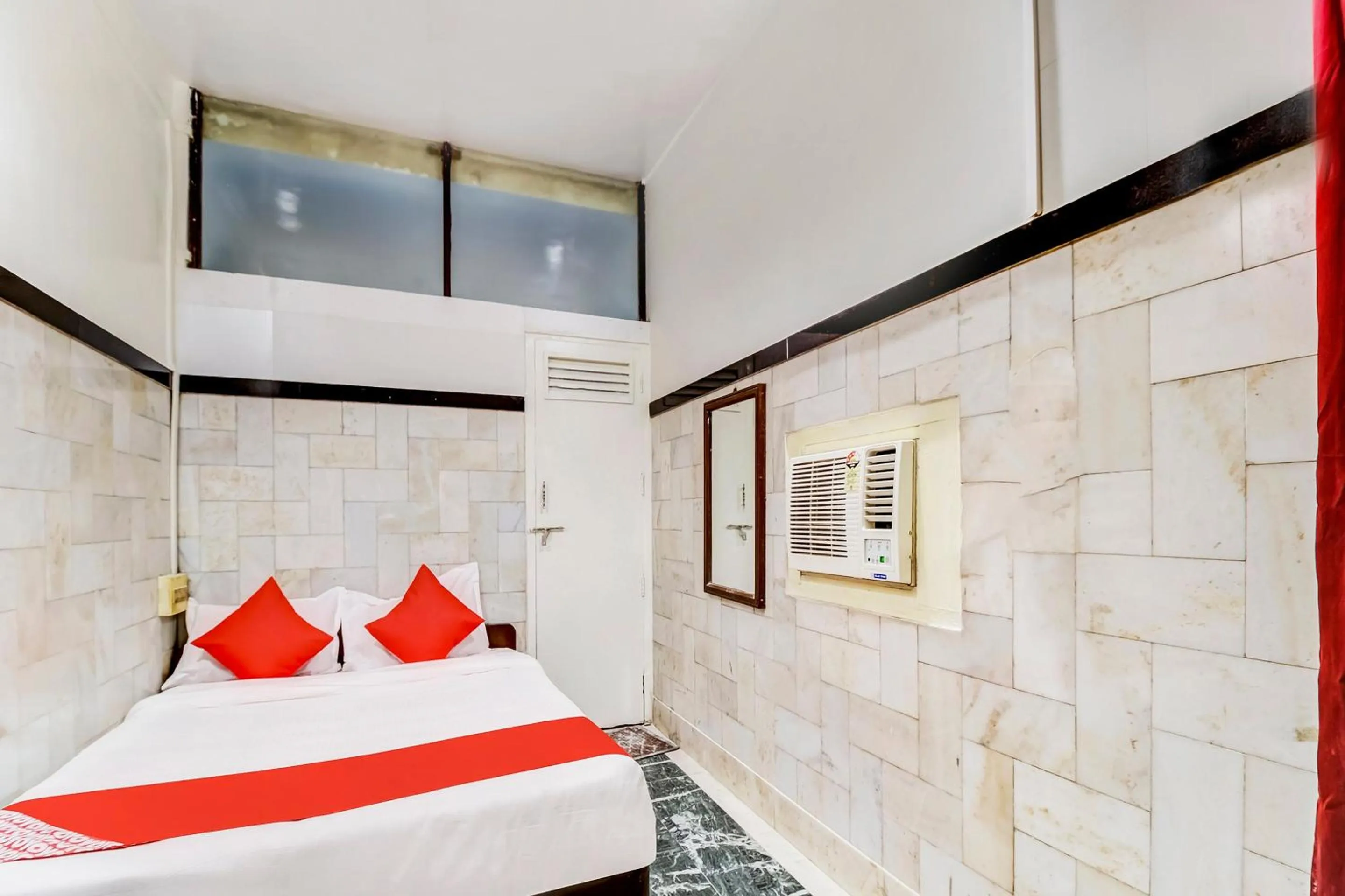 Bedroom, Bed in OYO Hotel Dreamland