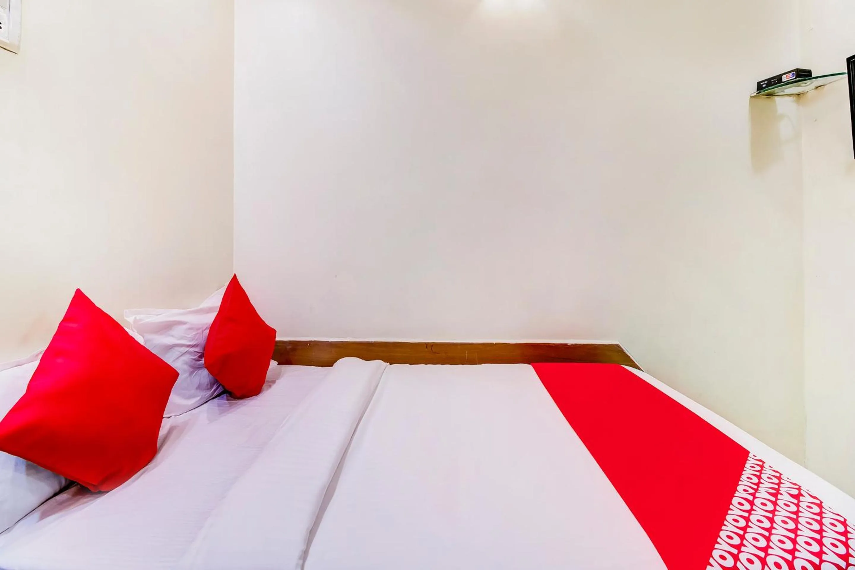 Bedroom, Bed in OYO Hotel Dreamland