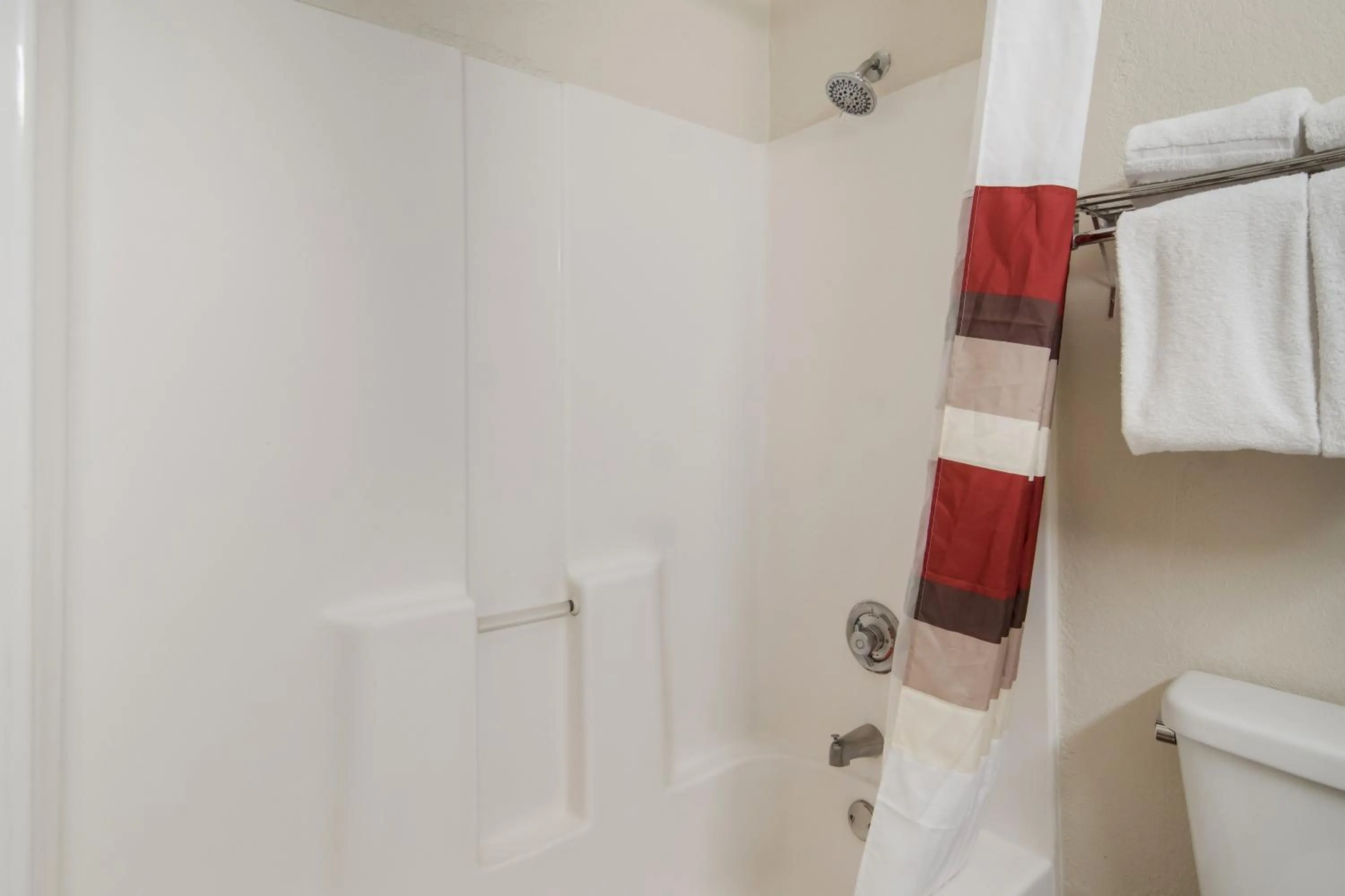 Bathroom in Red Roof Inn Fort Worth - Saginaw