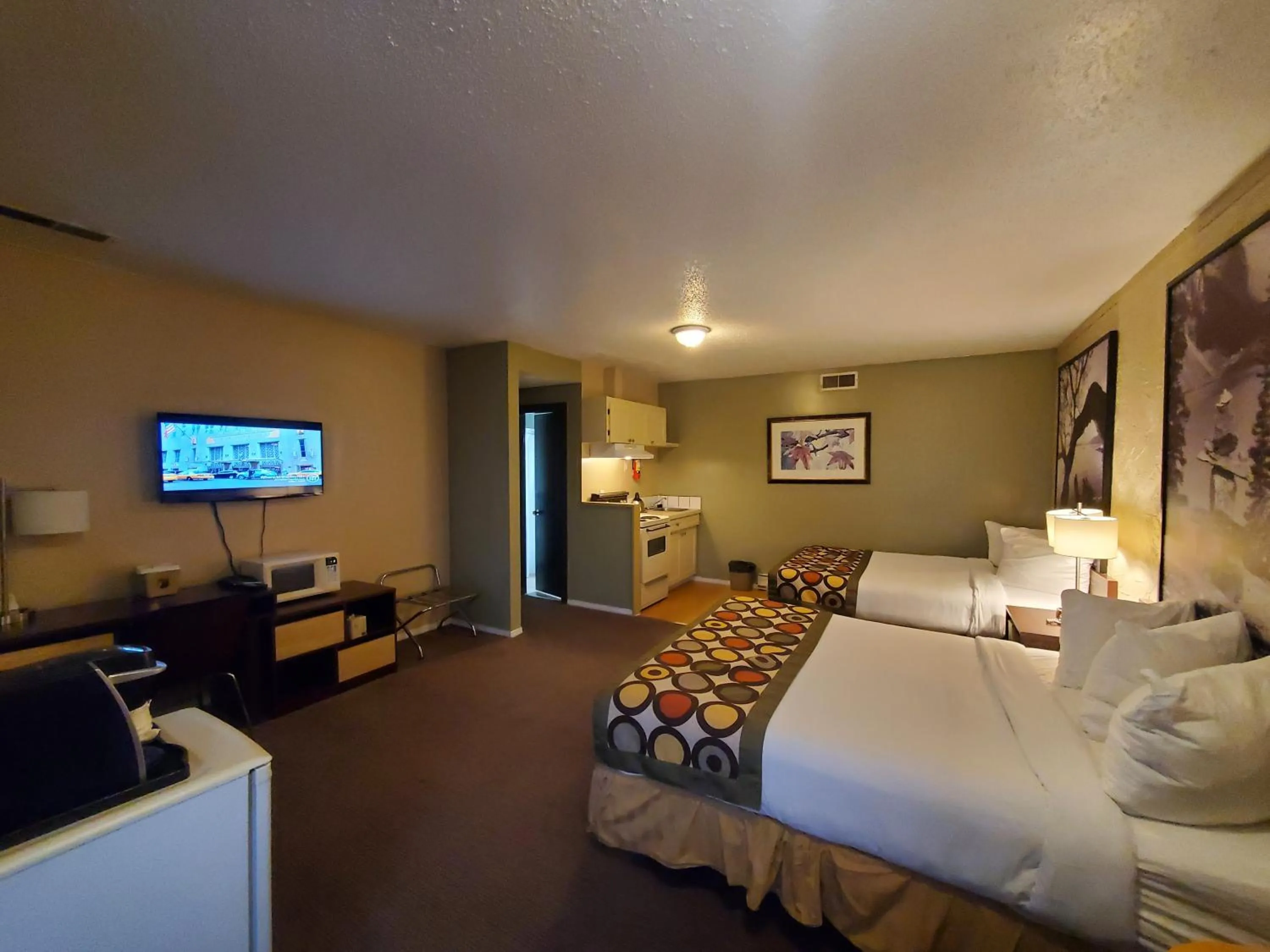 Bedroom, Bed in Super 8 by Wyndham Duncan