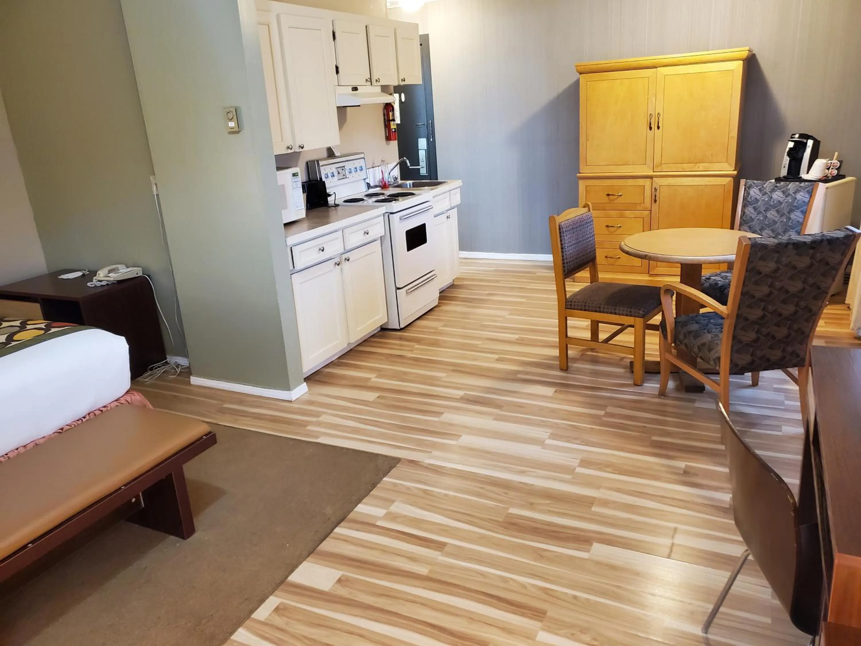 Bedroom in Super 8 by Wyndham Duncan