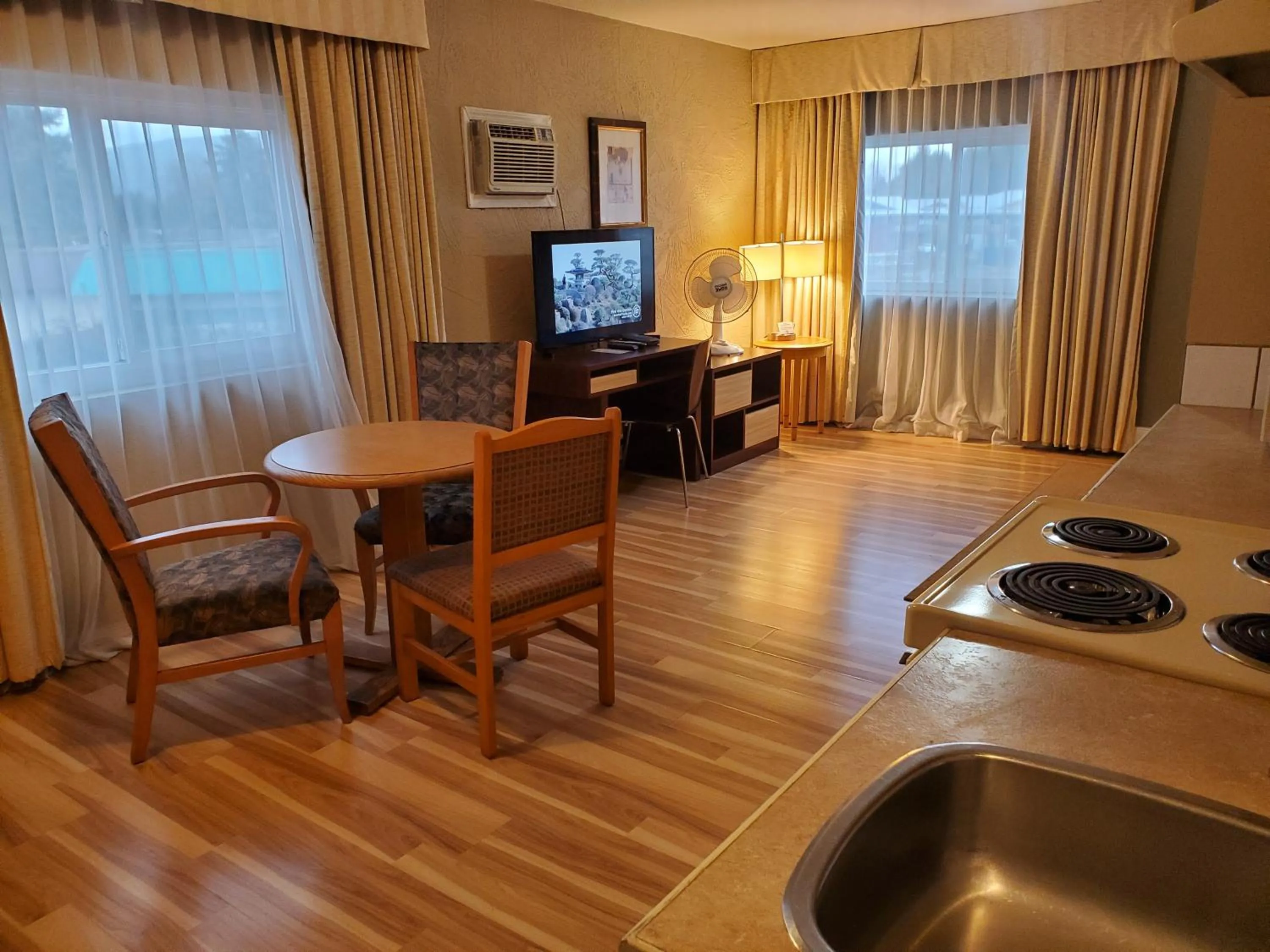 Bedroom in Super 8 by Wyndham Duncan