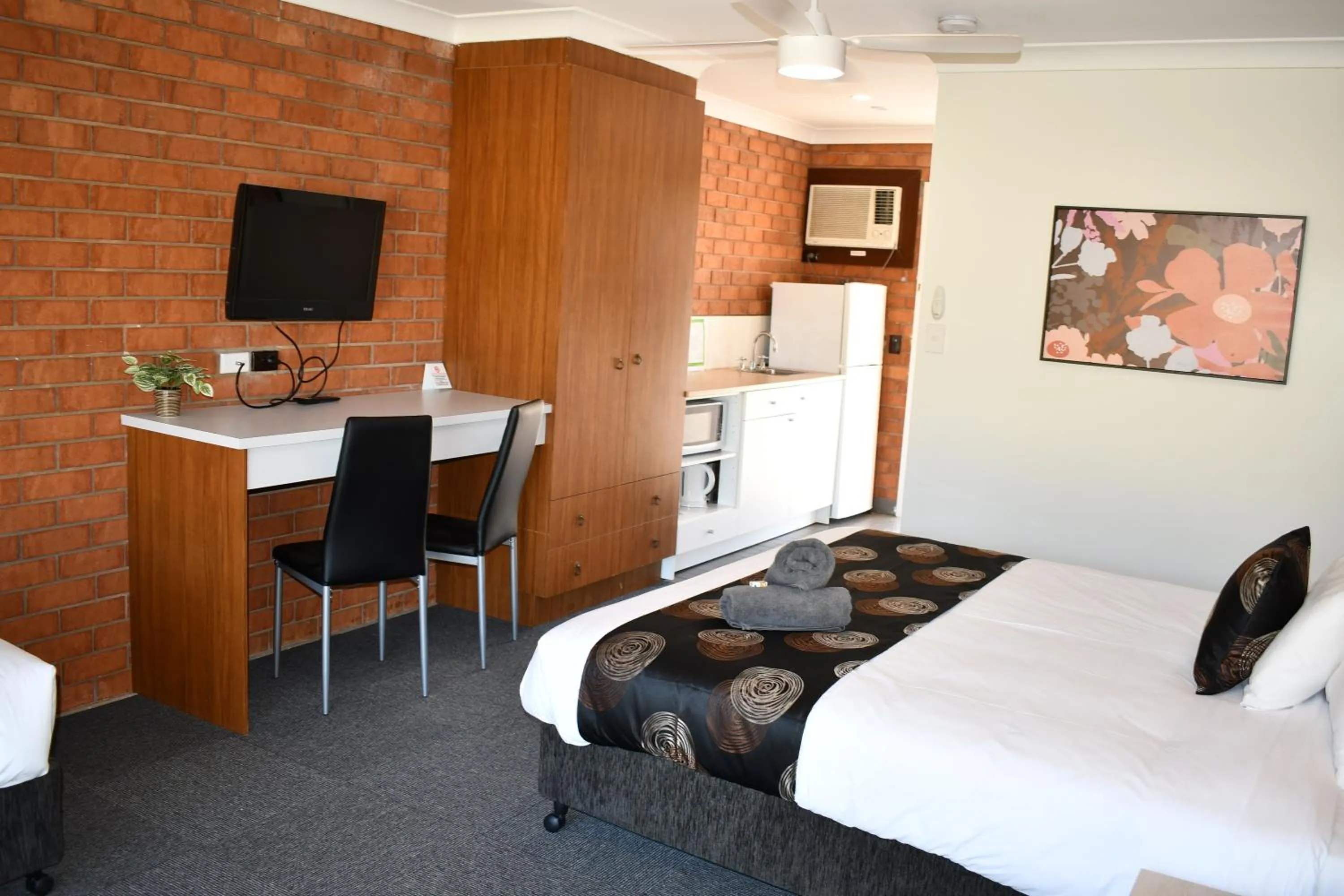 Bed in Berrigan Motel