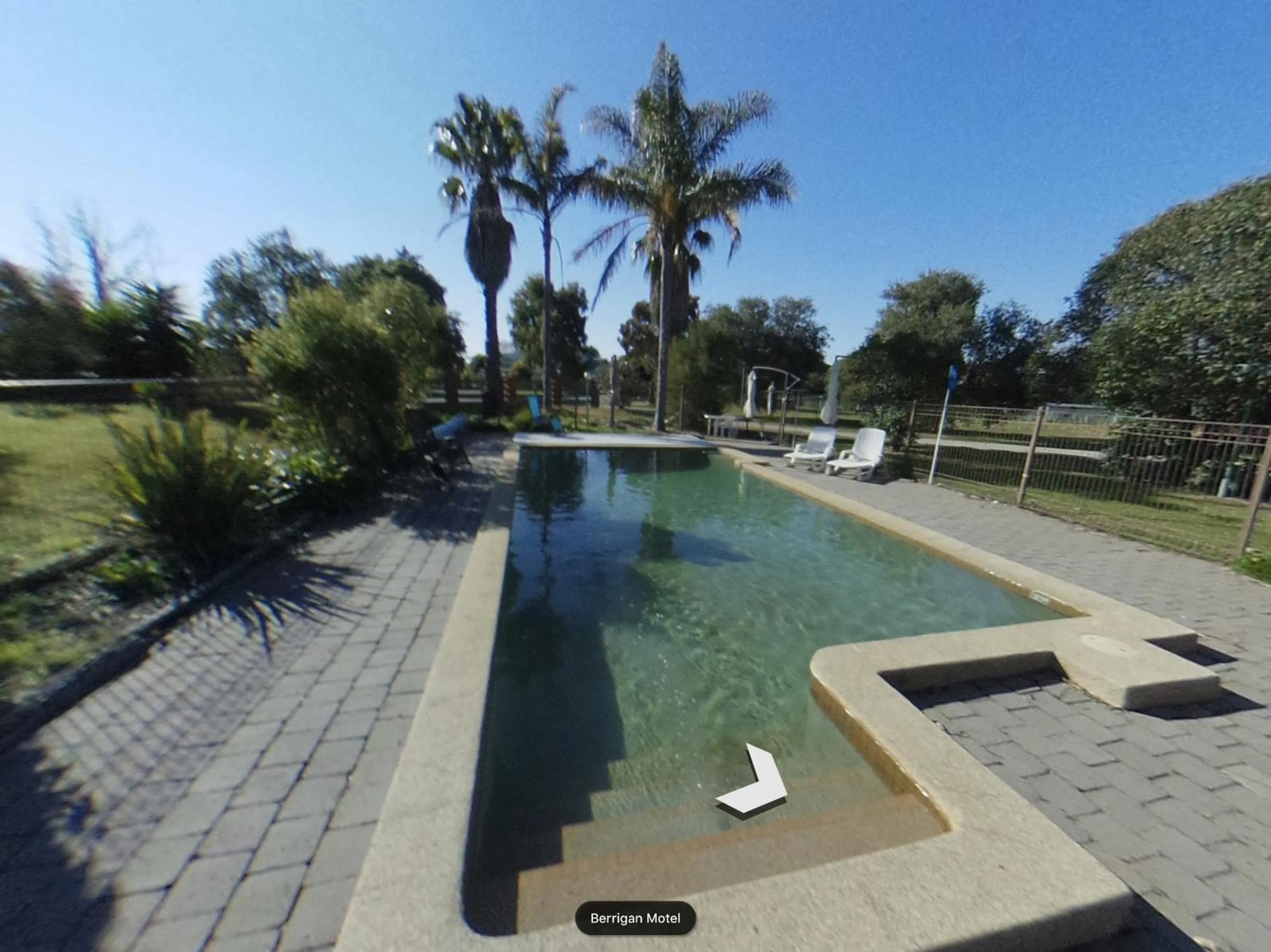Swimming pool in Berrigan Motel