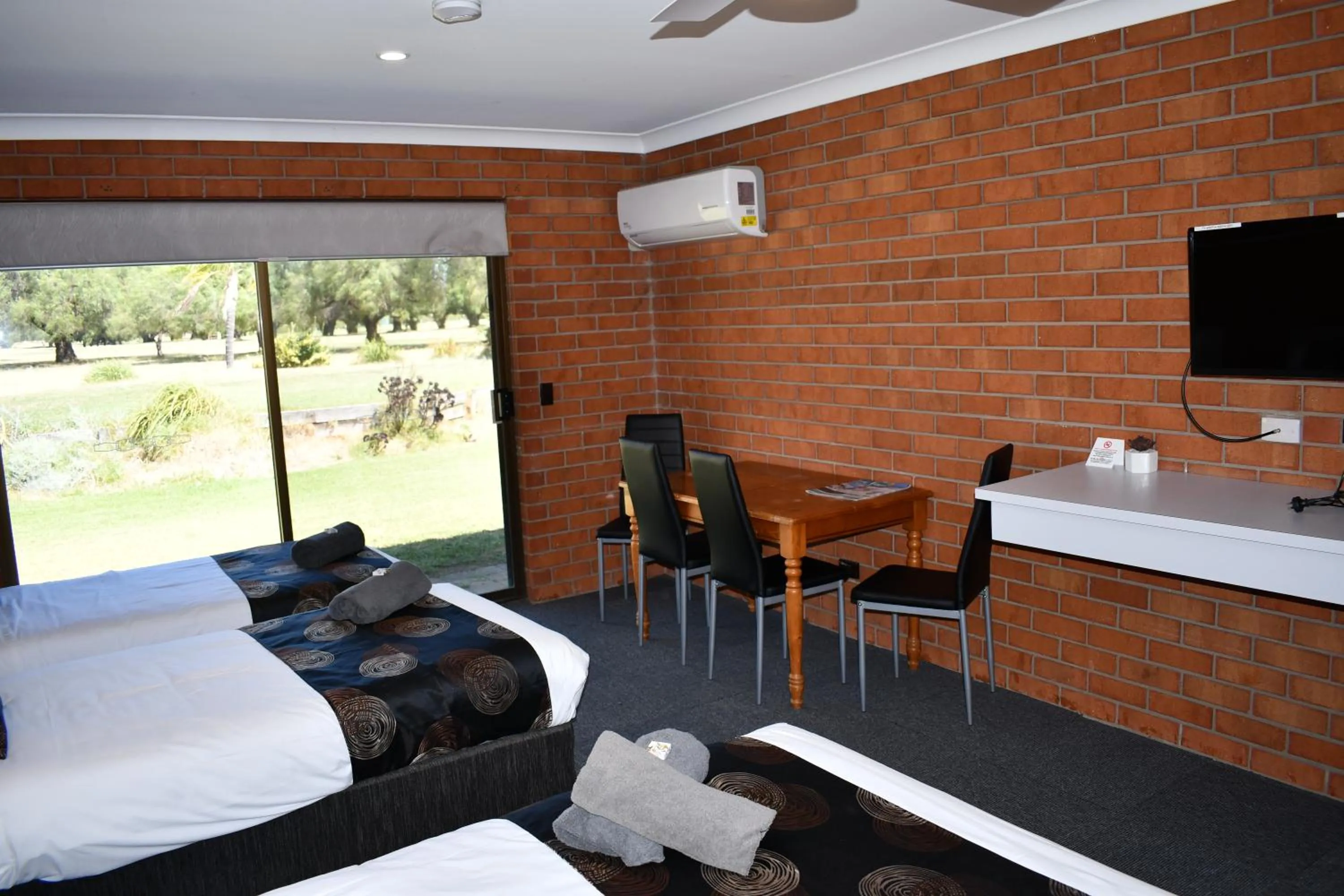 Bed in Berrigan Motel