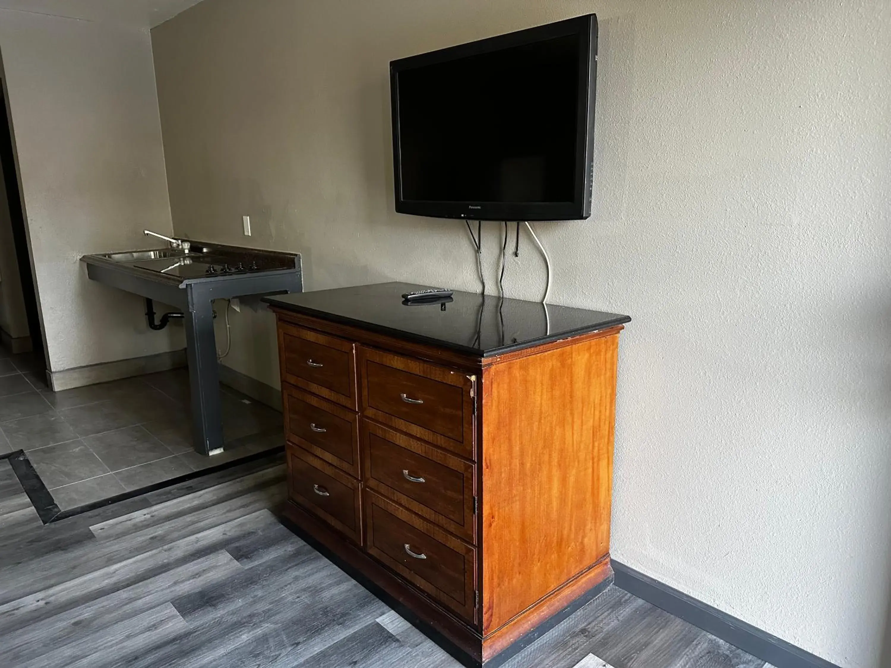 Deluxe King Room in Sunpark Inn & Suites Deluxe King Room in Sunpark Inn & Suites