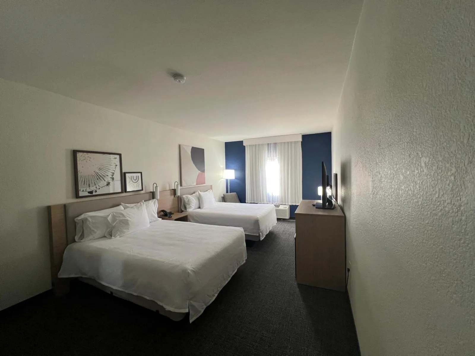 Photo of the whole room, Bed in Comfort Inn & Suites North Glendale and Peoria