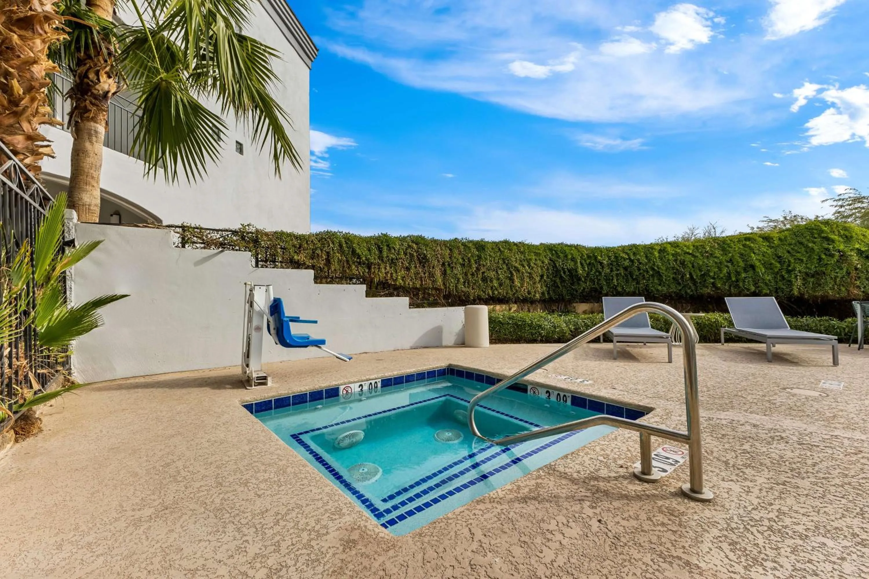 Pool view in Spark by Hilton Phoenix-Glendale-Peoria