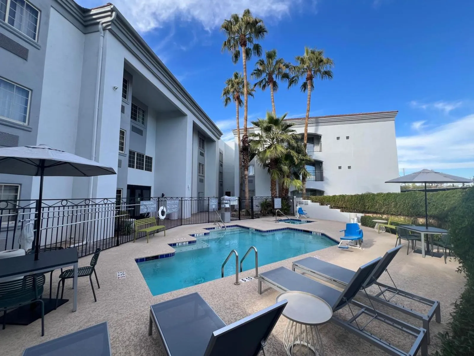 Swimming pool in Comfort Inn & Suites North Glendale and Peoria