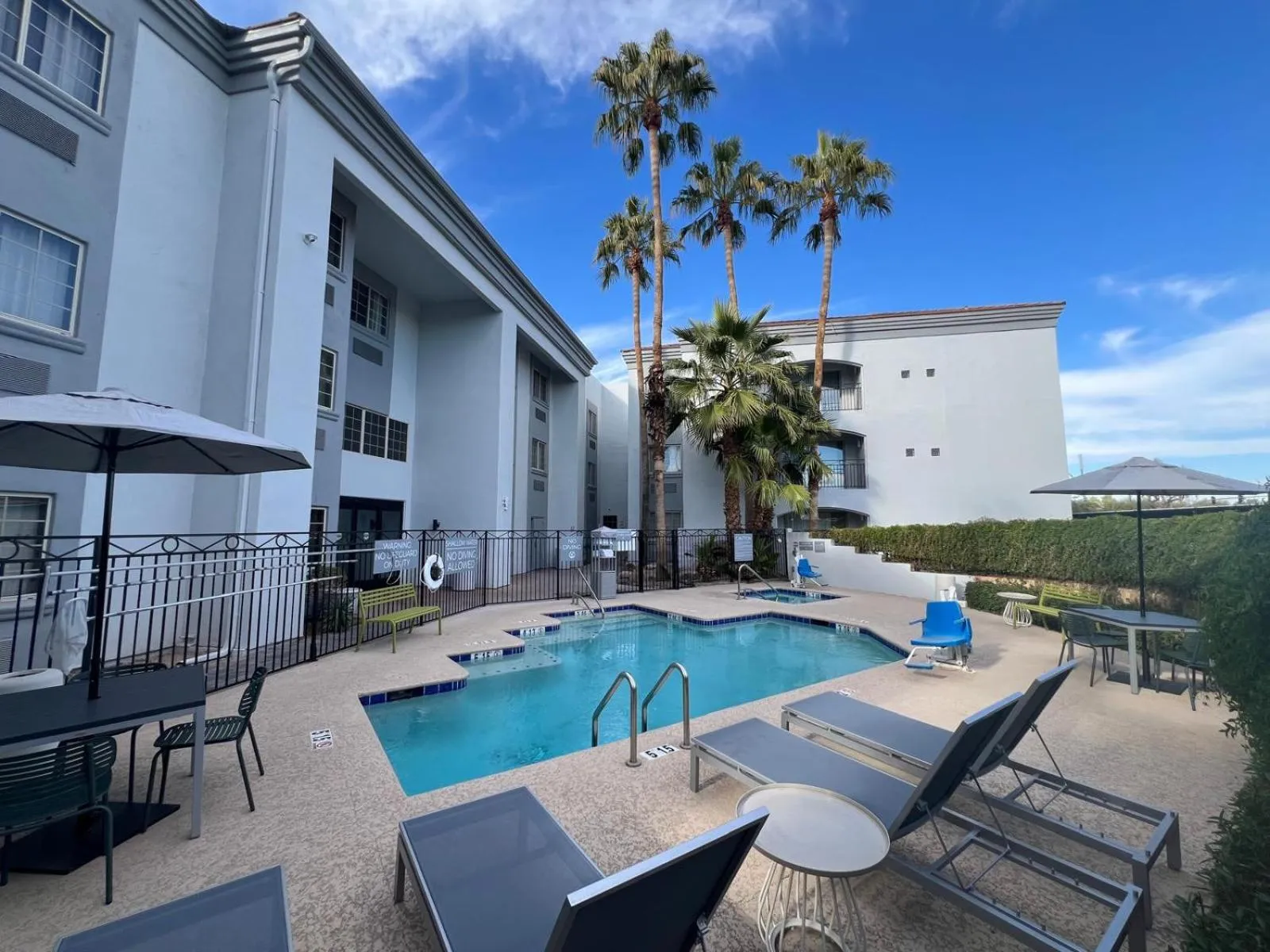 Swimming pool in Comfort Inn & Suites North Glendale and Peoria