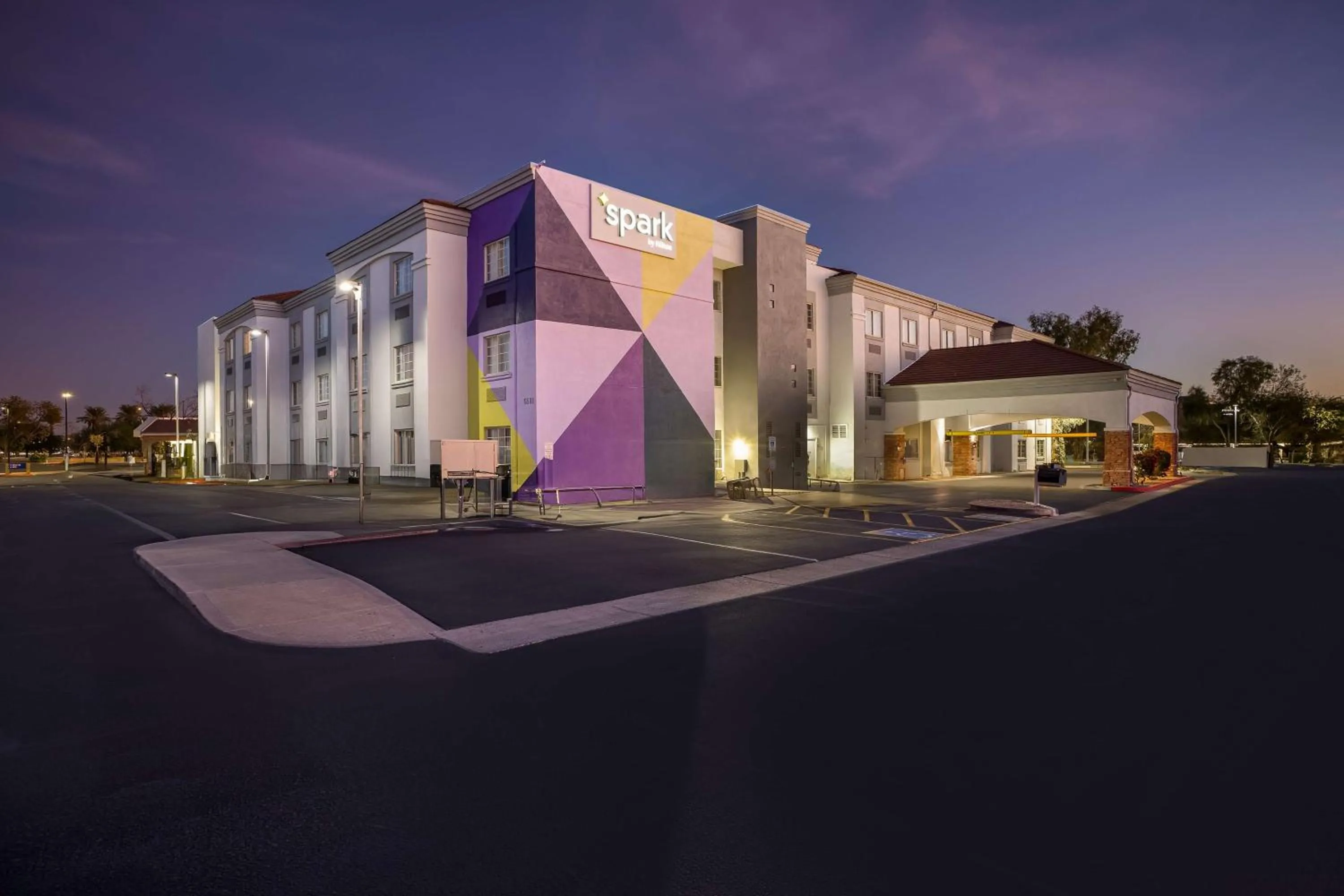 Property building in Comfort Inn & Suites North Glendale and Peoria