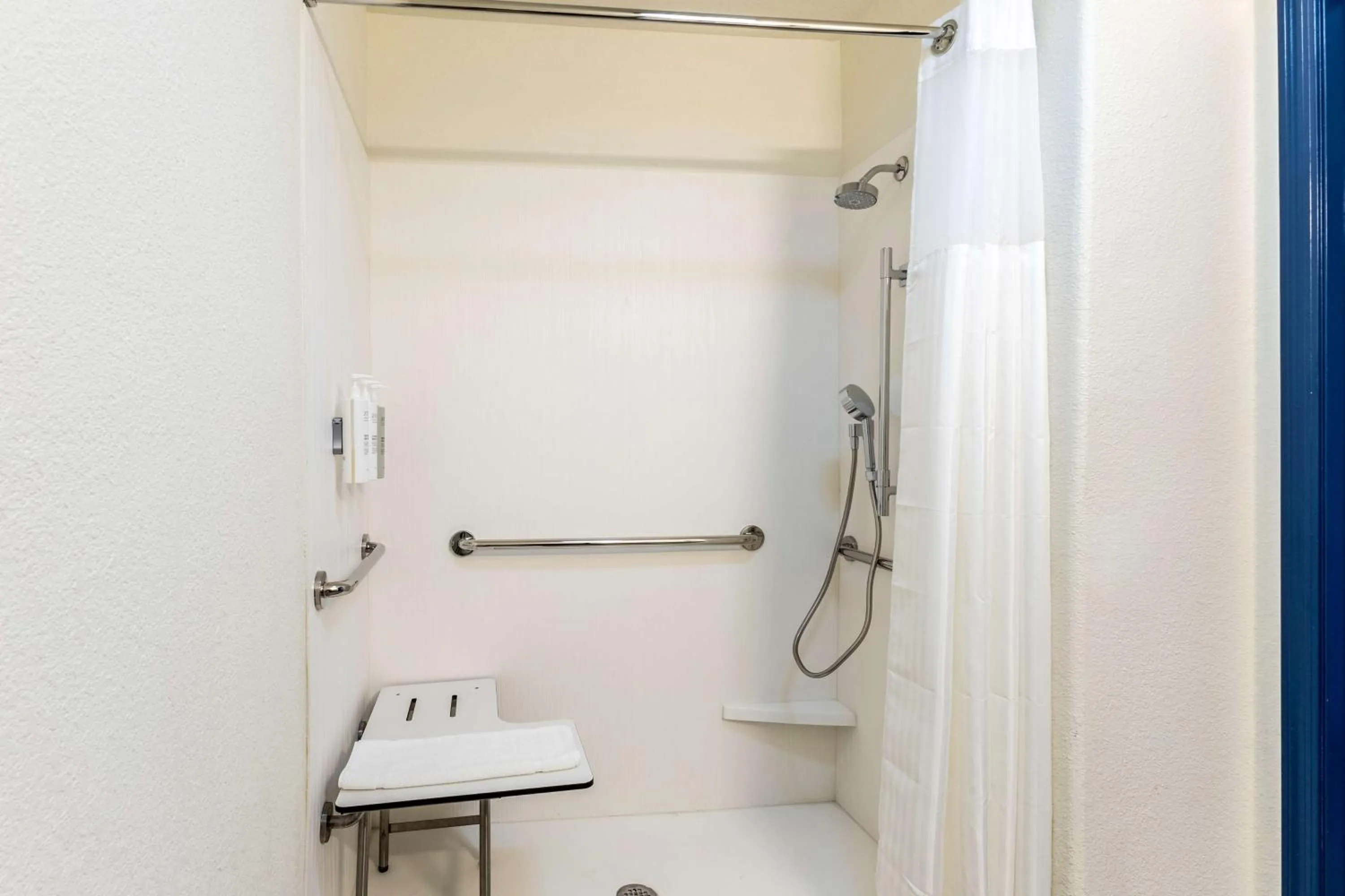 Bathroom in Comfort Inn & Suites North Glendale and Peoria