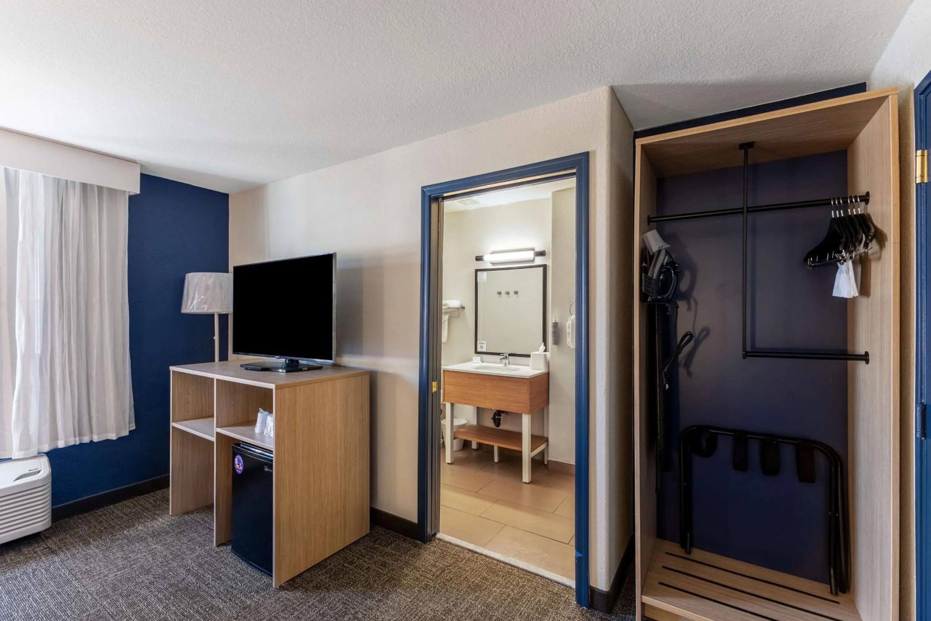 Photo of the whole room in Spark by Hilton Phoenix-Glendale-Peoria