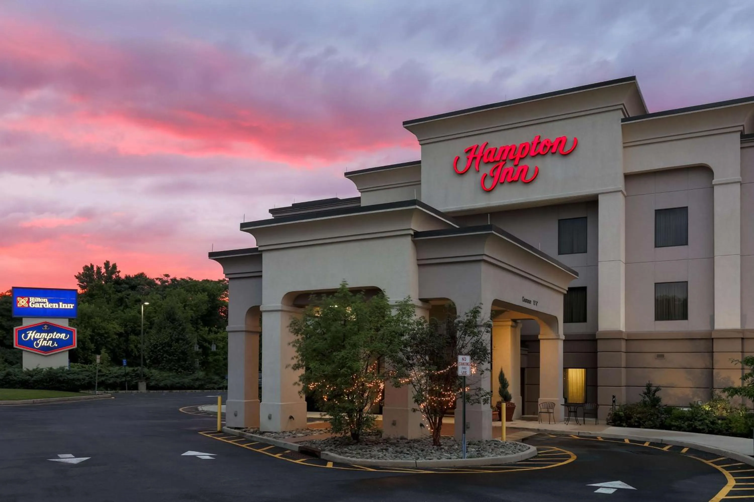 Property building in Hampton Inn Nanuet