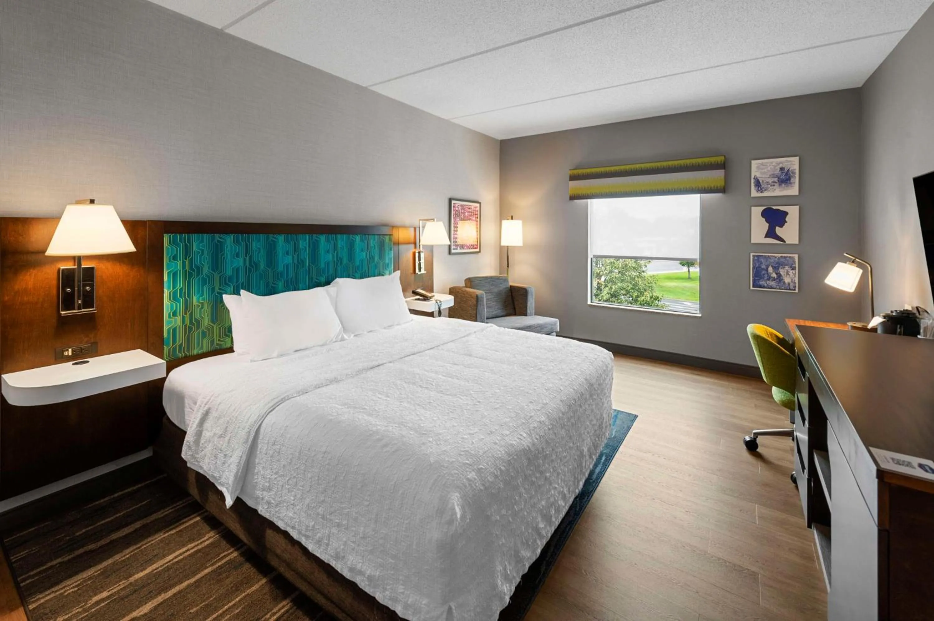 Bed in Hampton Inn Nanuet