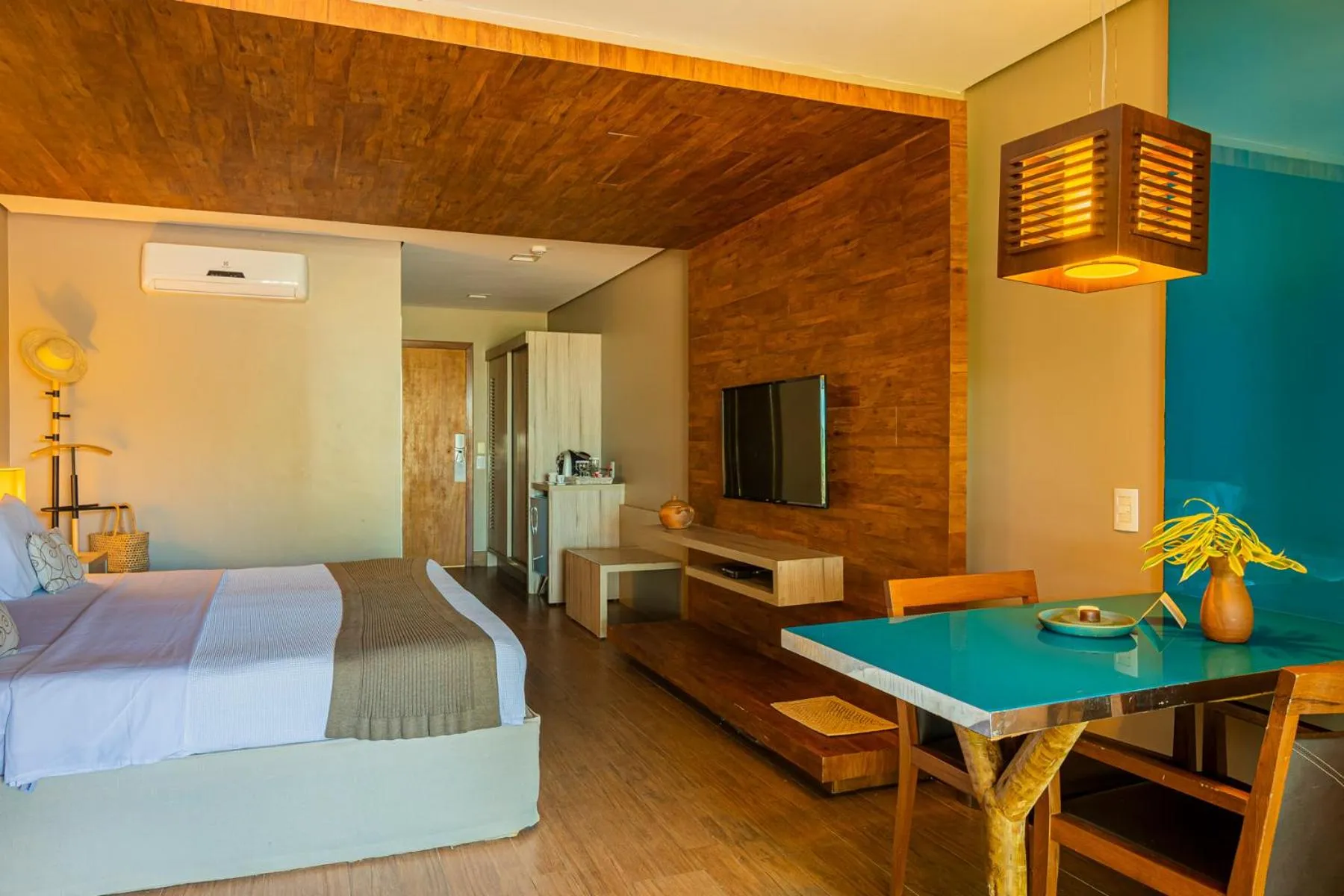 Bedroom, Bed in Carmel Charme Resort