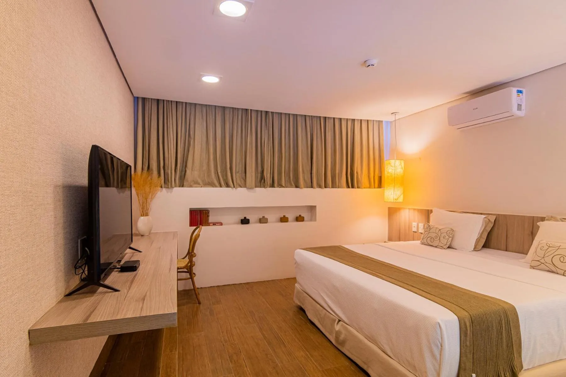 Bedroom, Bed in Carmel Charme Resort